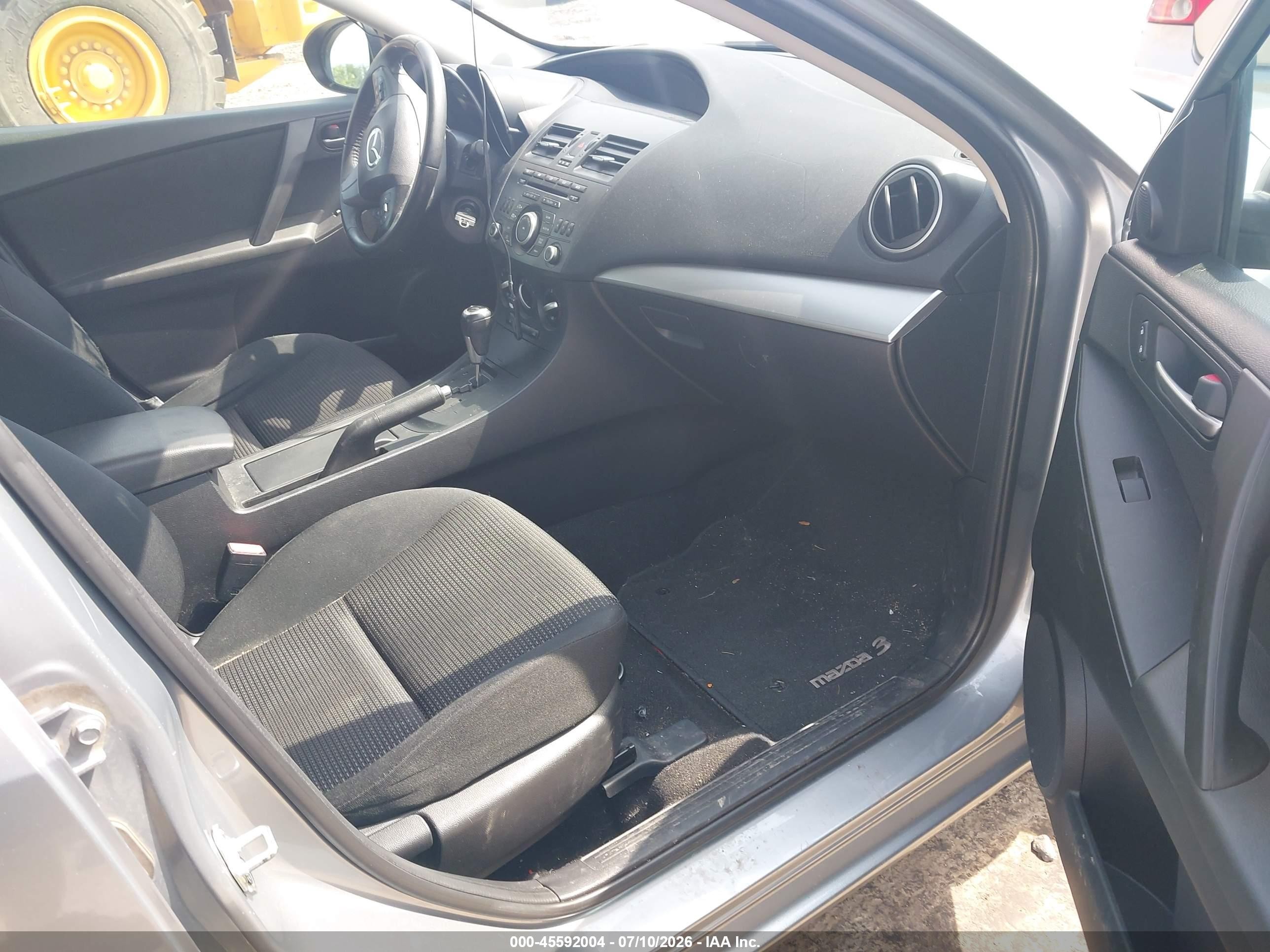 2012 Mazda Mazda3 I Touring Серебряный vin: JM1BL1V73C1551016