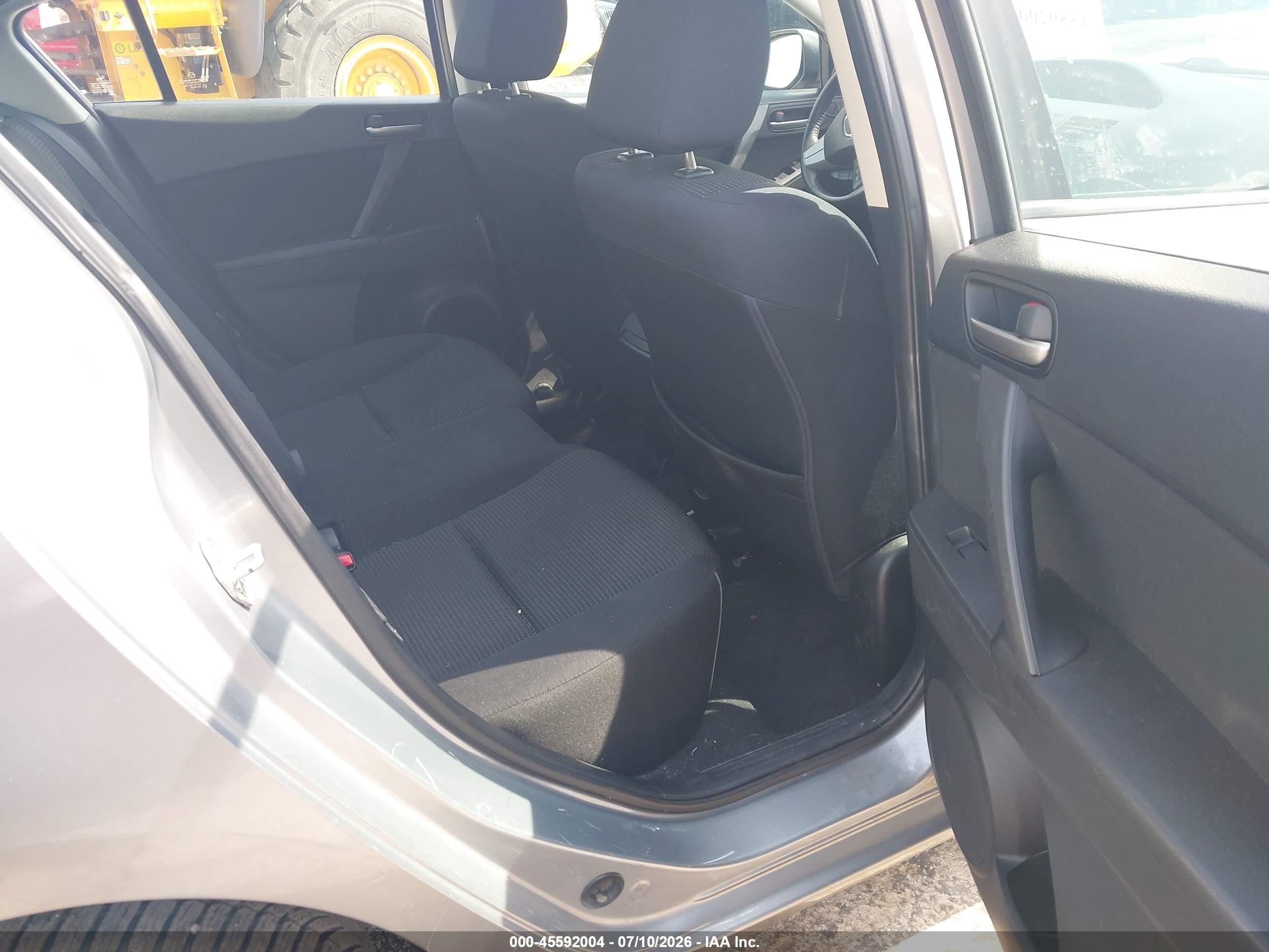 2012 Mazda Mazda3 I Touring Серебряный vin: JM1BL1V73C1551016