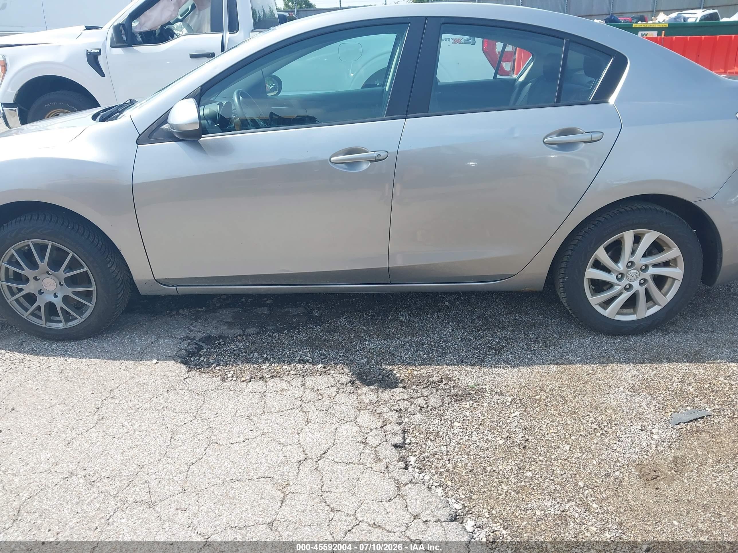 2012 Mazda Mazda3 I Touring Серебряный vin: JM1BL1V73C1551016