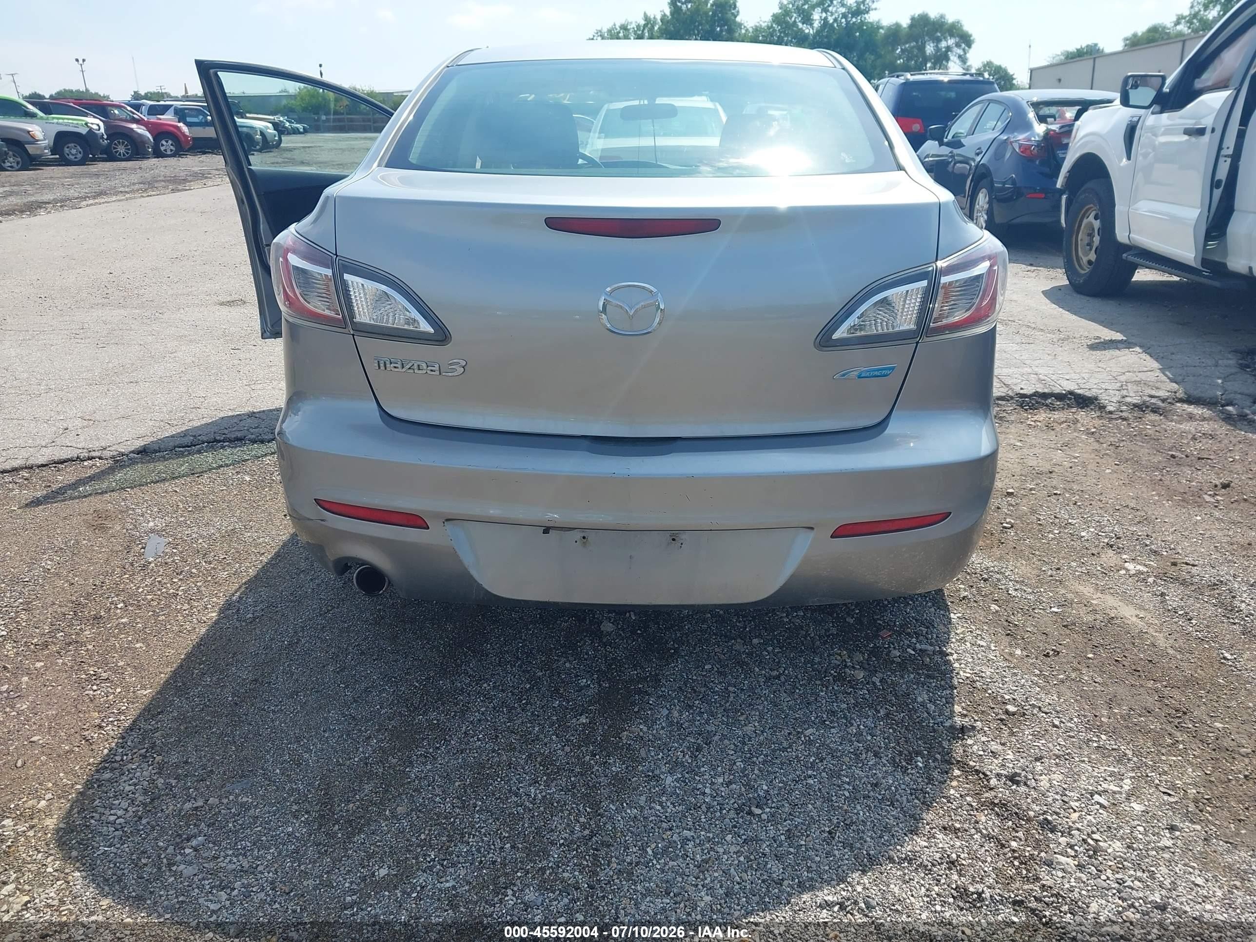 2012 Mazda Mazda3 I Touring Серебряный vin: JM1BL1V73C1551016