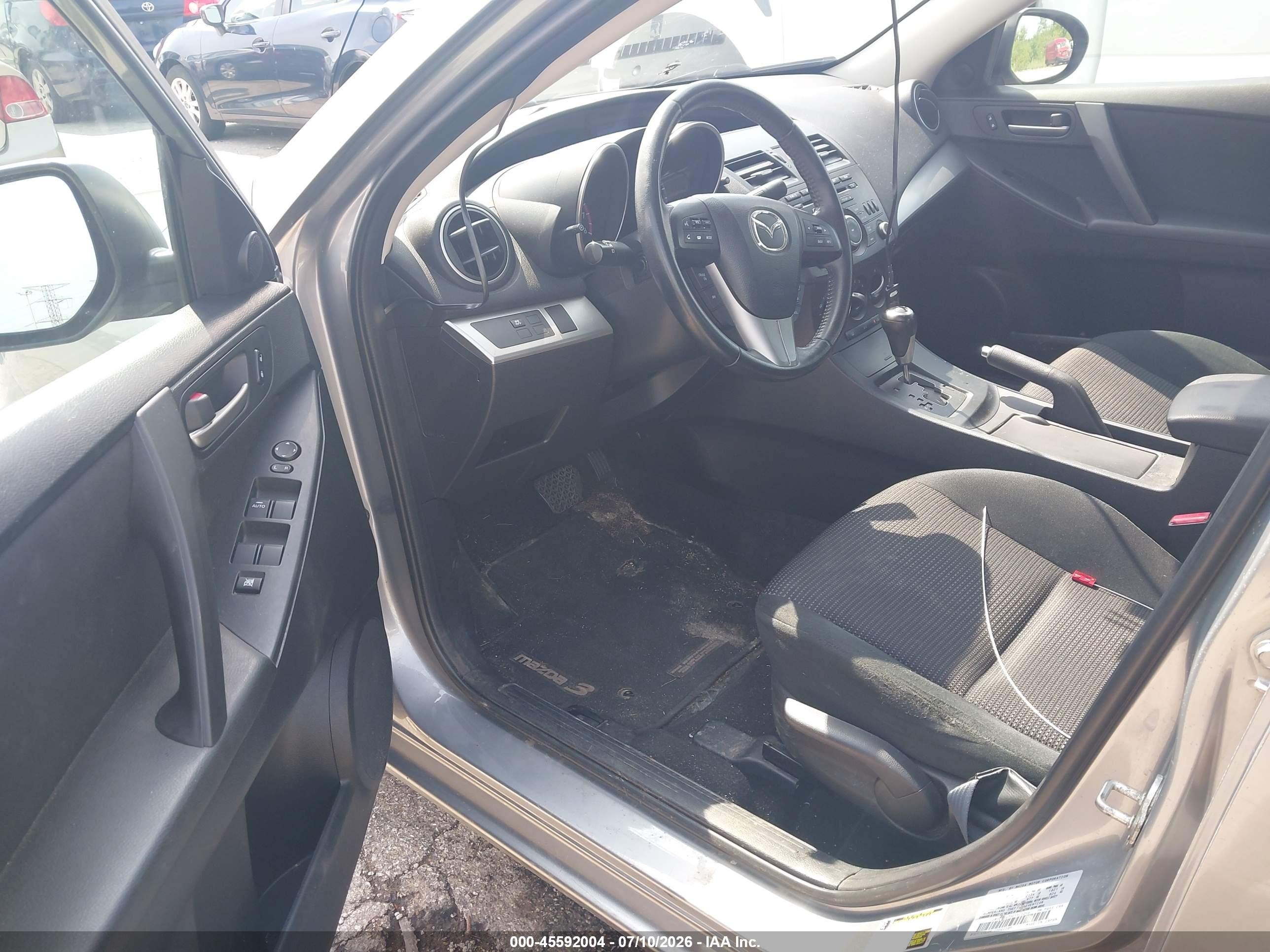 2012 Mazda Mazda3 I Touring Серебряный vin: JM1BL1V73C1551016