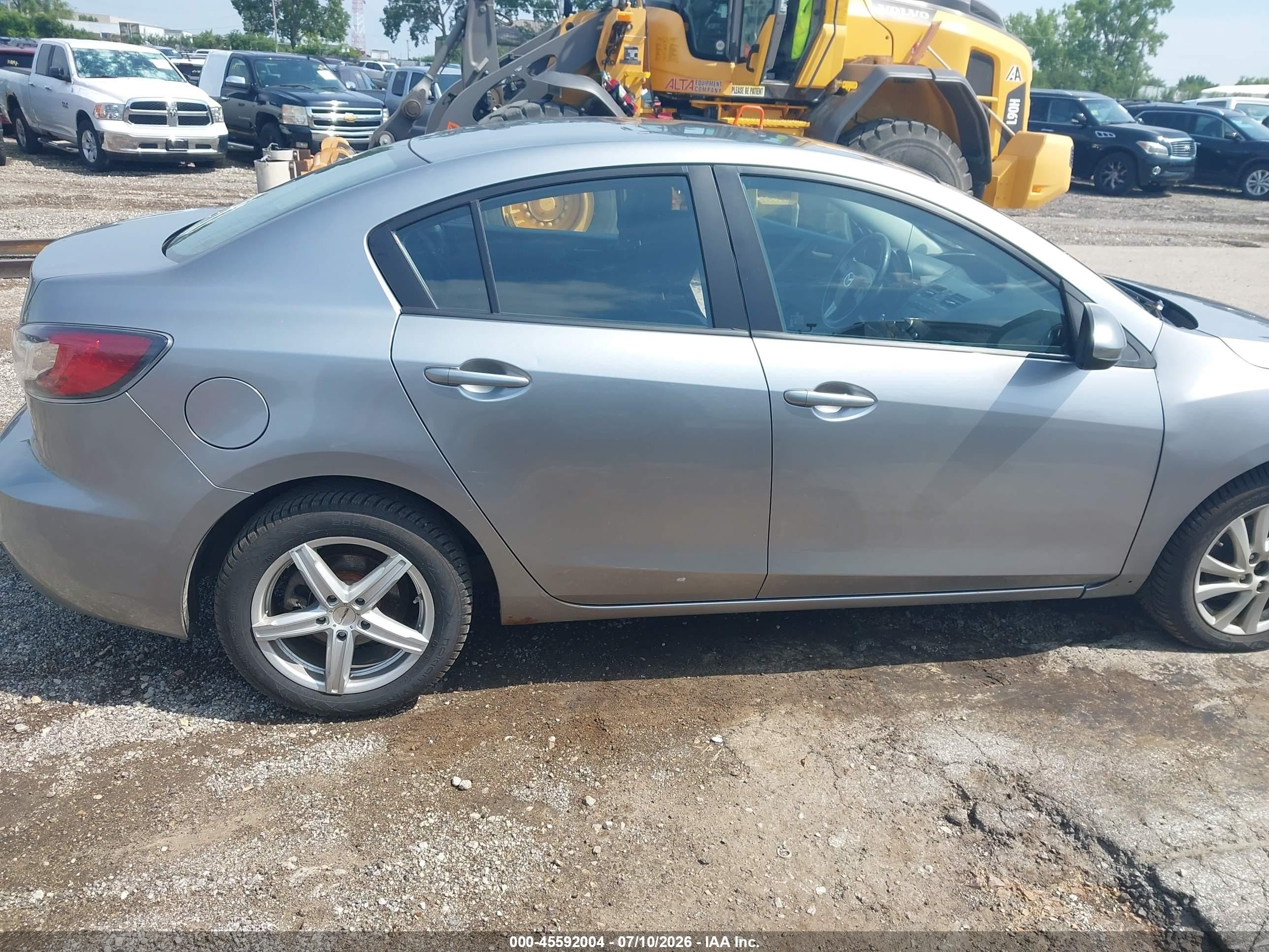 2012 Mazda Mazda3 I Touring Серебряный vin: JM1BL1V73C1551016