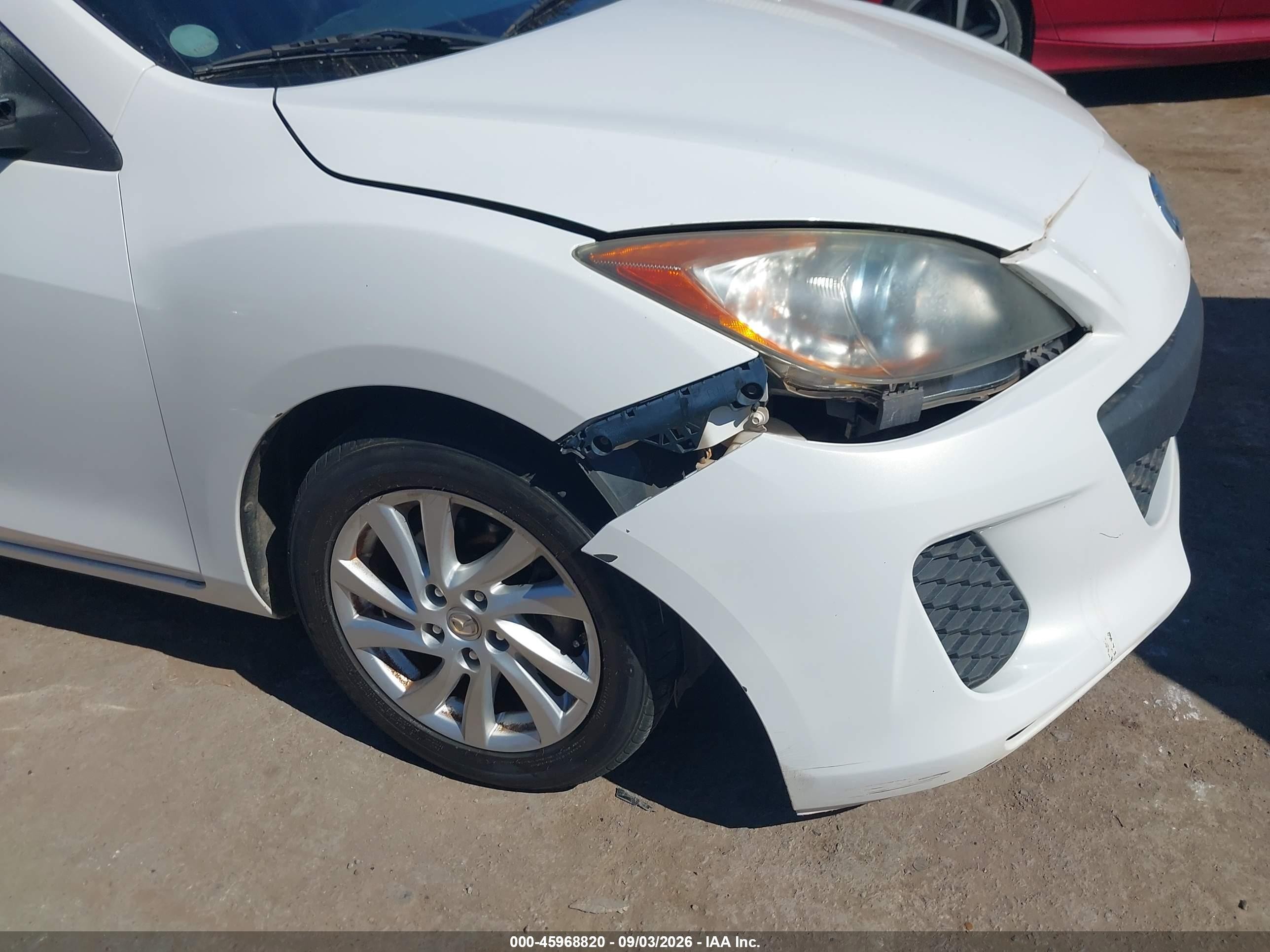 2012 Mazda Mazda3 I Touring White vin: JM1BL1V73C1562193