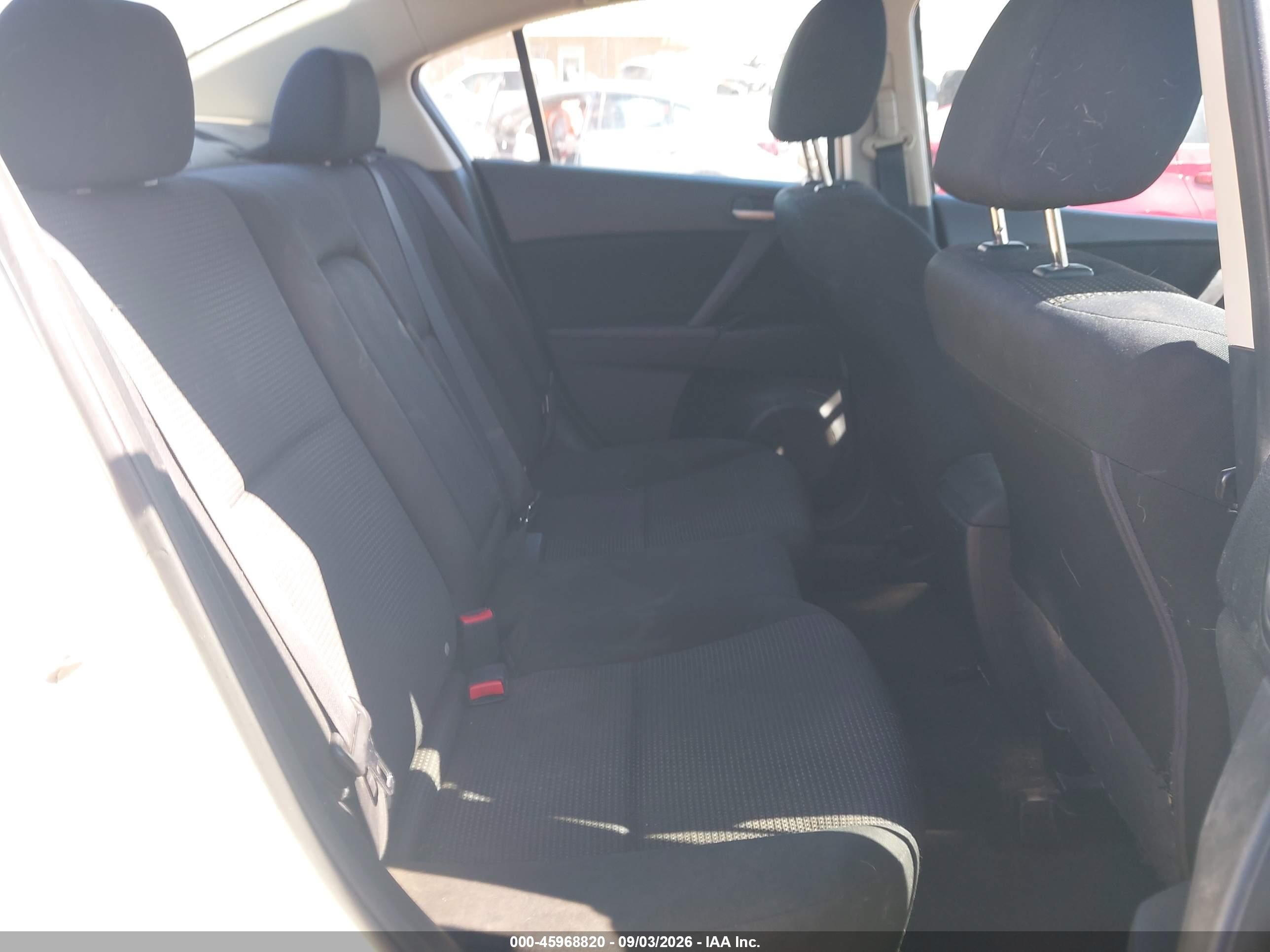 2012 Mazda Mazda3 I Touring White vin: JM1BL1V73C1562193