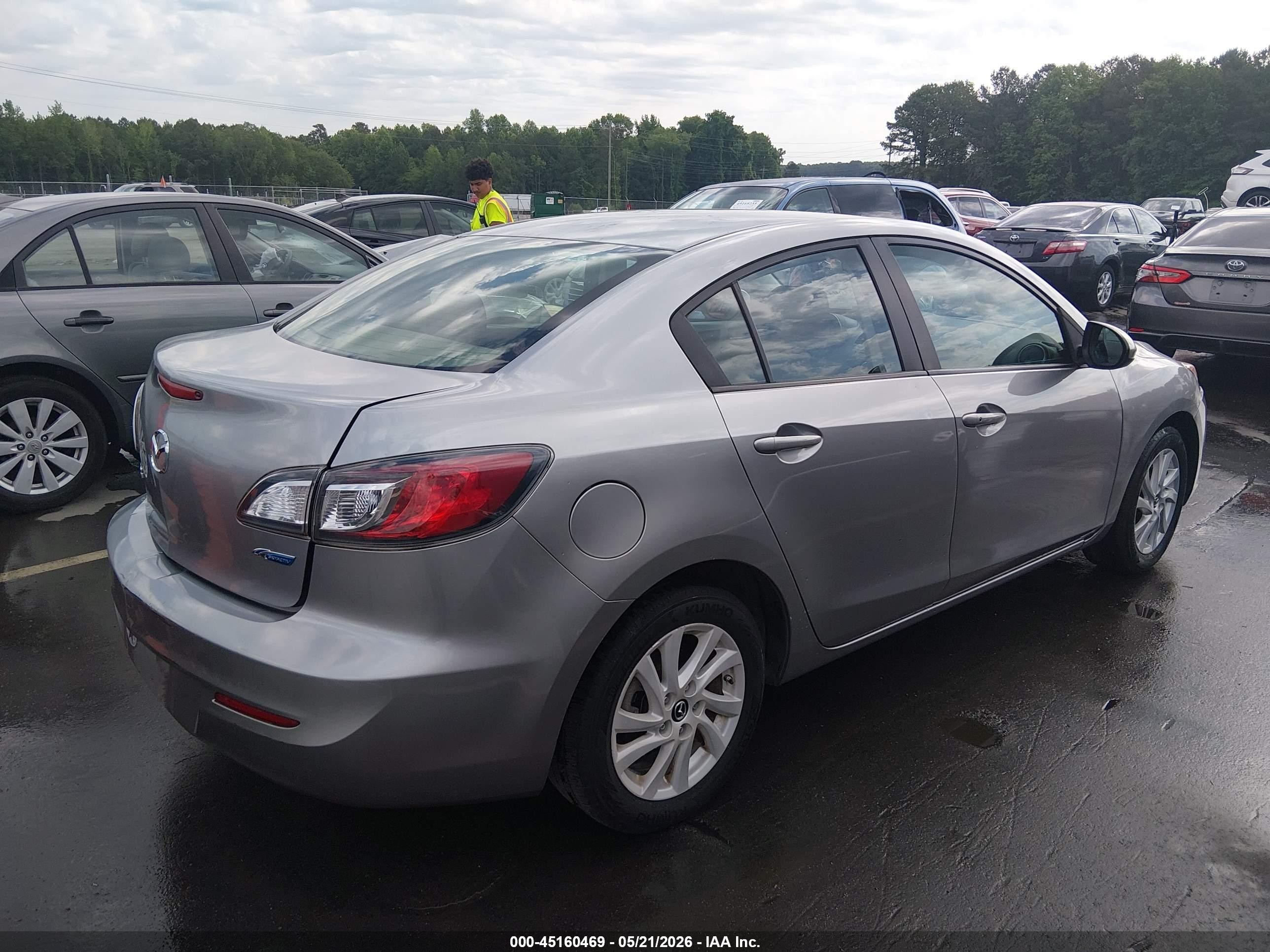 2013 Mazda Mazda3 I Touring Серебряный vin: JM1BL1V73D1835389