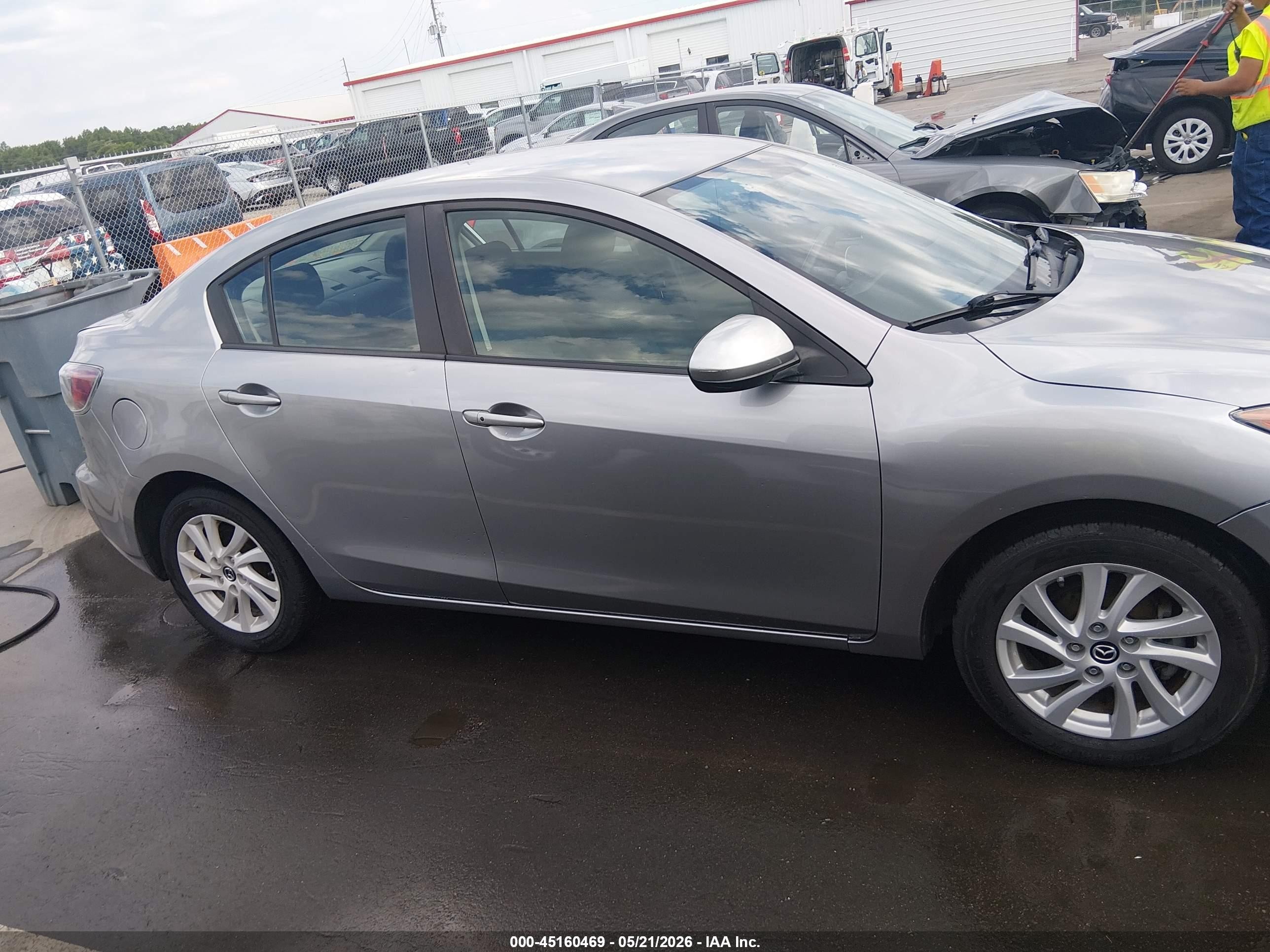 2013 Mazda Mazda3 I Touring Серебряный vin: JM1BL1V73D1835389