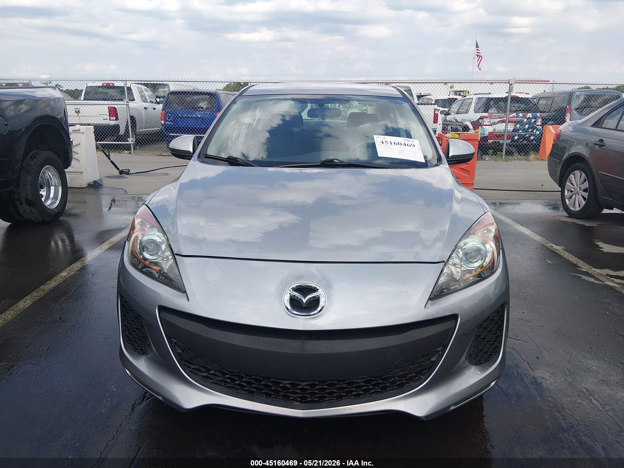 2013 Mazda Mazda3 I Touring Серебряный vin: JM1BL1V73D1835389