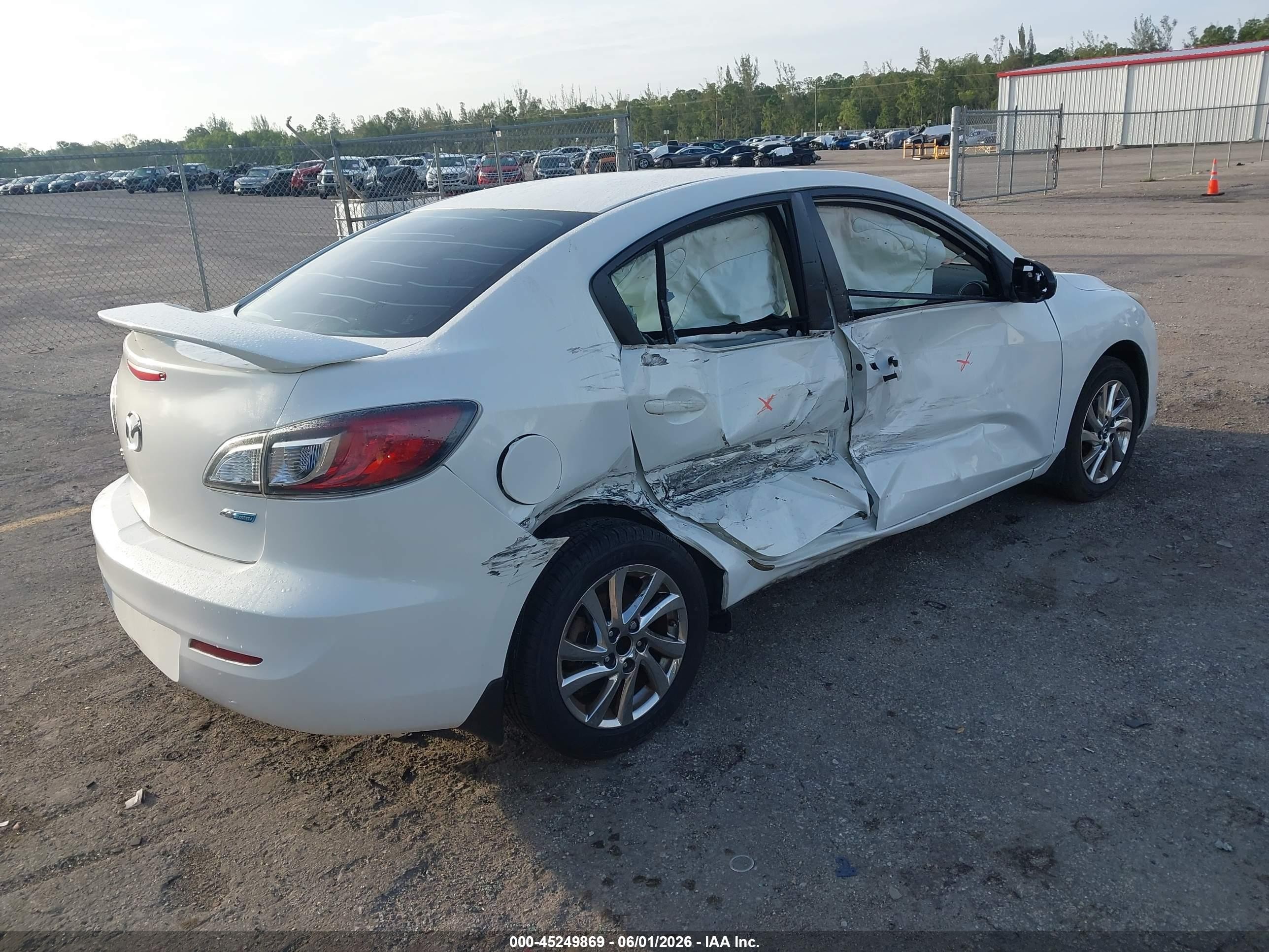 2013 Mazda Mazda3 I Touring White vin: JM1BL1V74D1780497