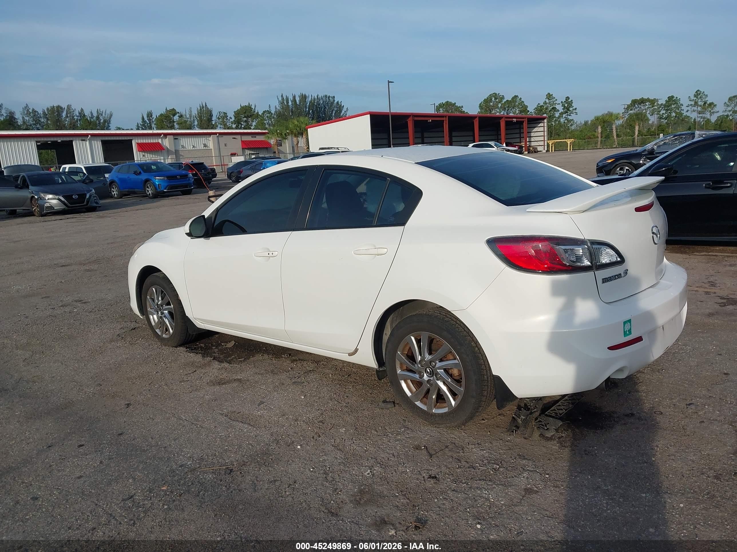 2013 Mazda Mazda3 I Touring White vin: JM1BL1V74D1780497
