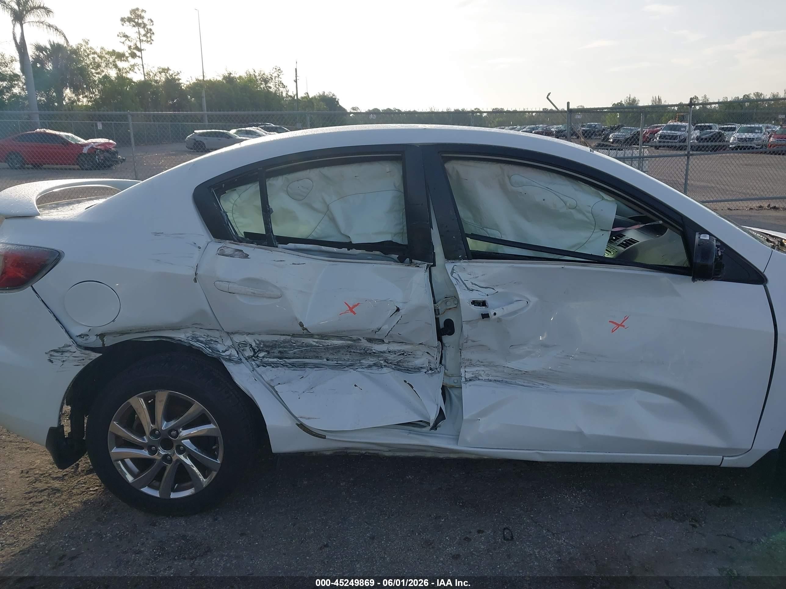 2013 Mazda Mazda3 I Touring White vin: JM1BL1V74D1780497