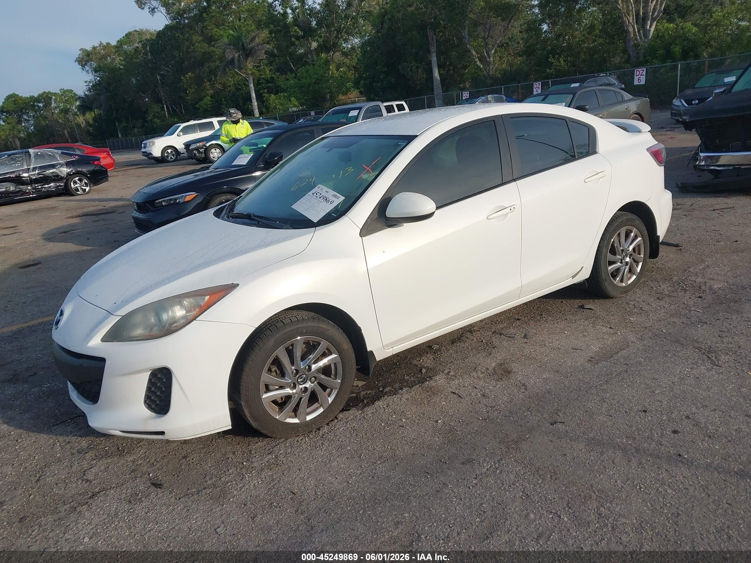 2013 Mazda Mazda3 I Touring White vin: JM1BL1V74D1780497