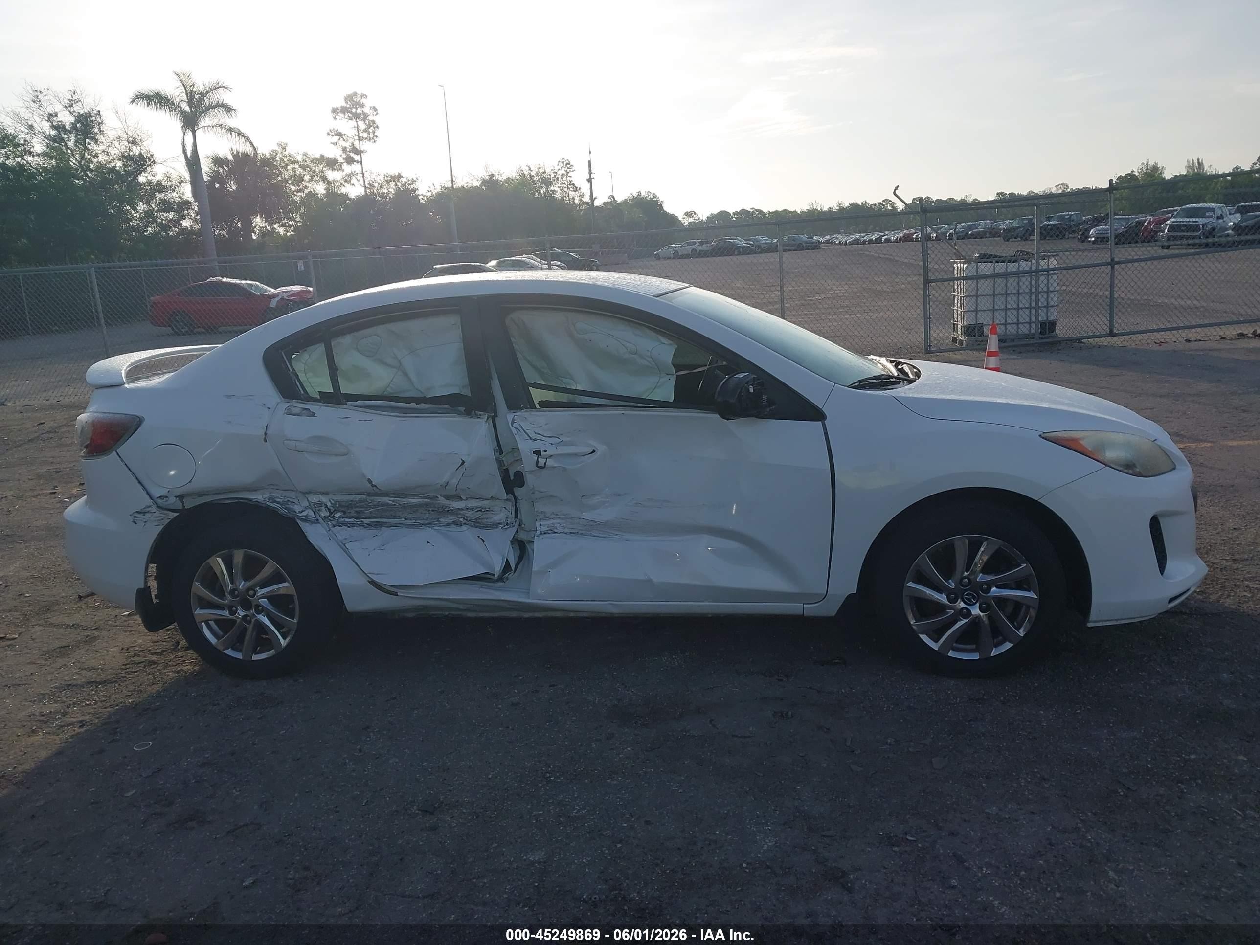 2013 Mazda Mazda3 I Touring White vin: JM1BL1V74D1780497
