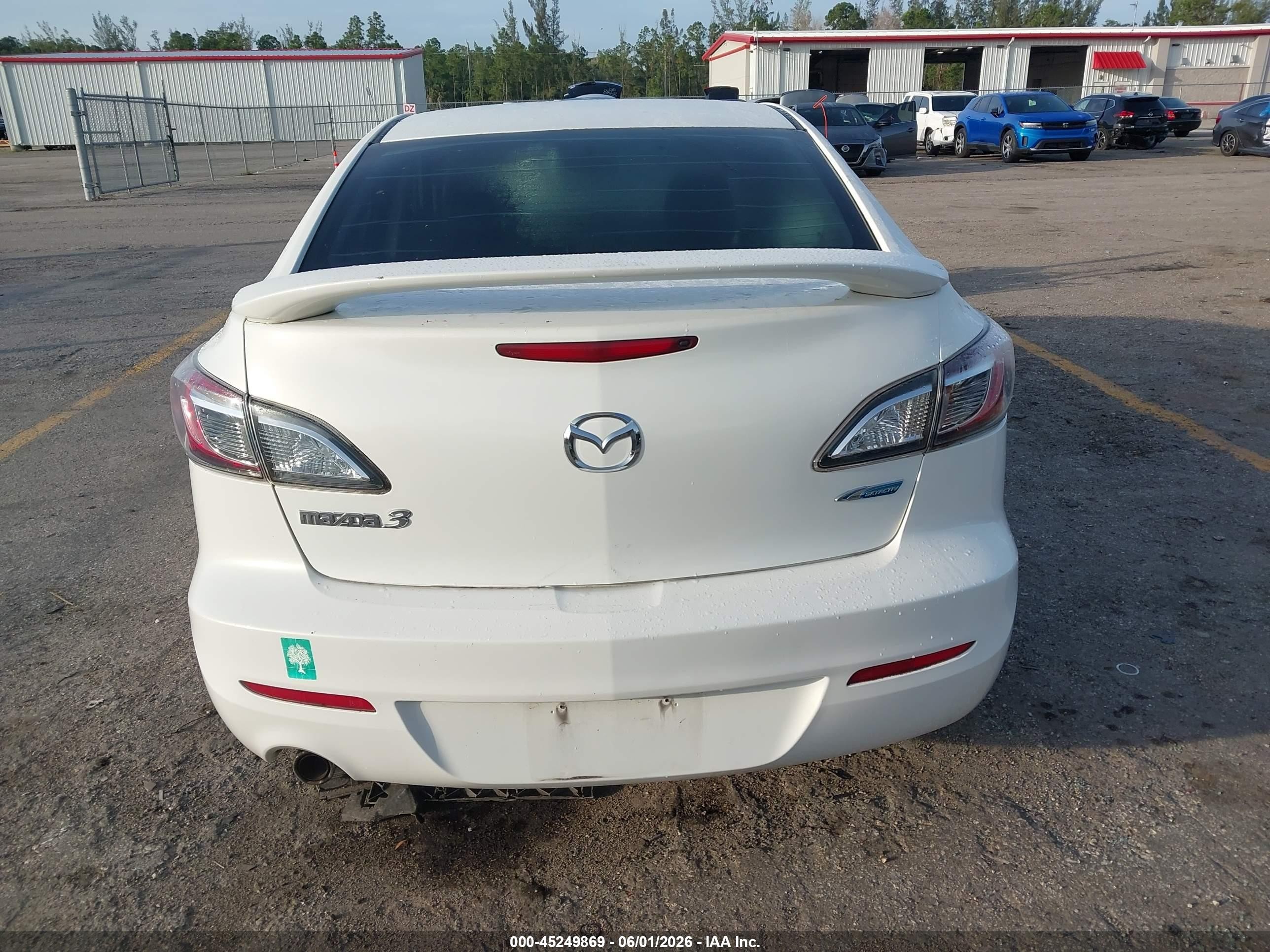 2013 Mazda Mazda3 I Touring White vin: JM1BL1V74D1780497
