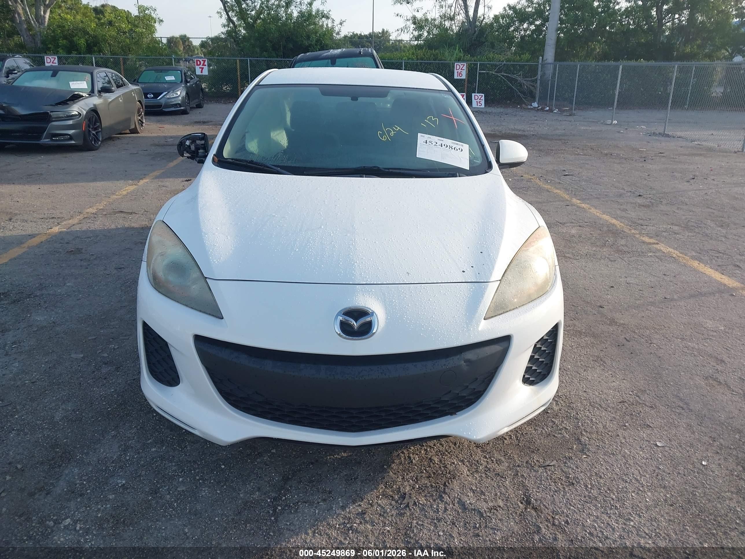 2013 Mazda Mazda3 I Touring White vin: JM1BL1V74D1780497