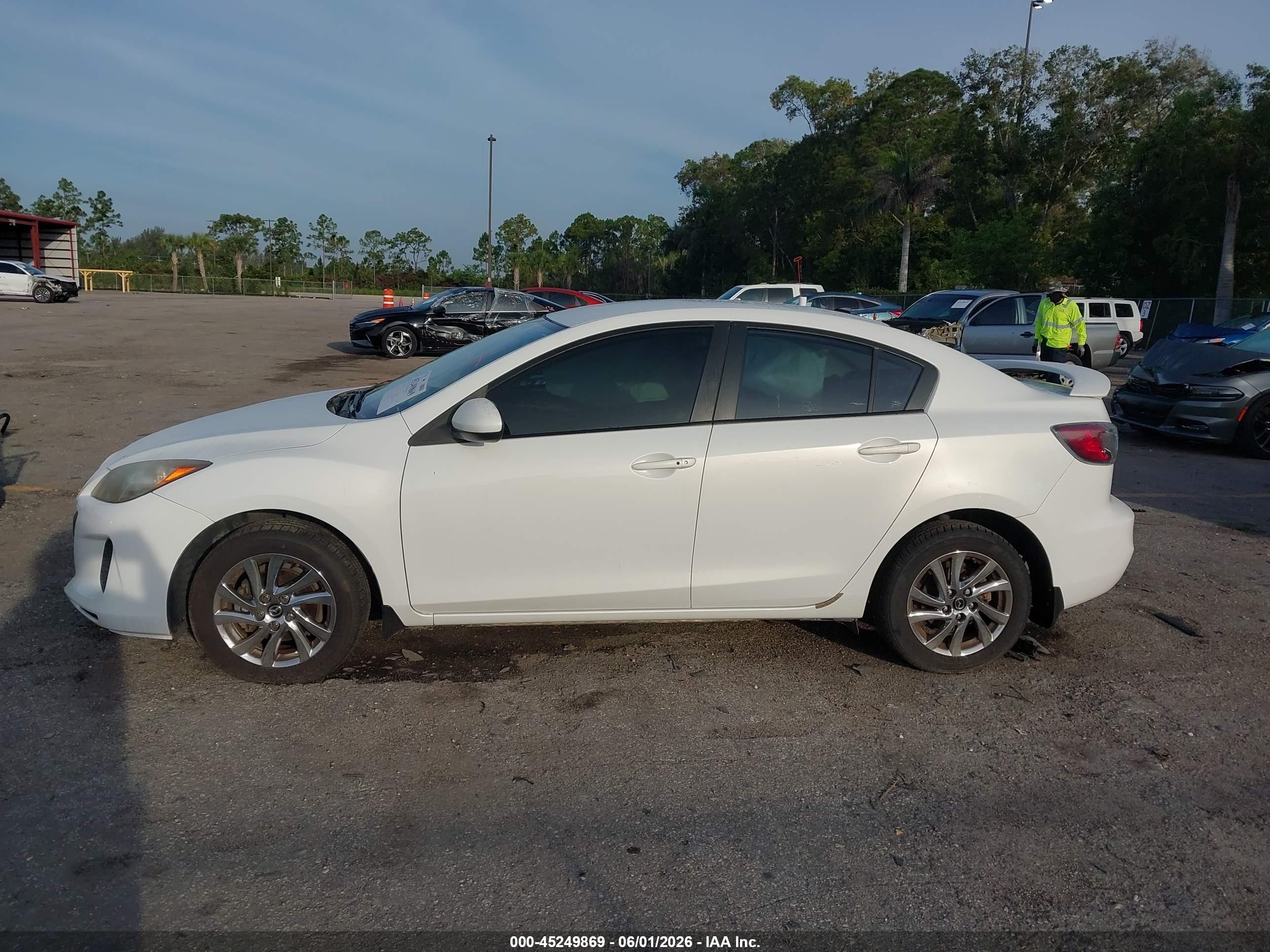 2013 Mazda Mazda3 I Touring White vin: JM1BL1V74D1780497