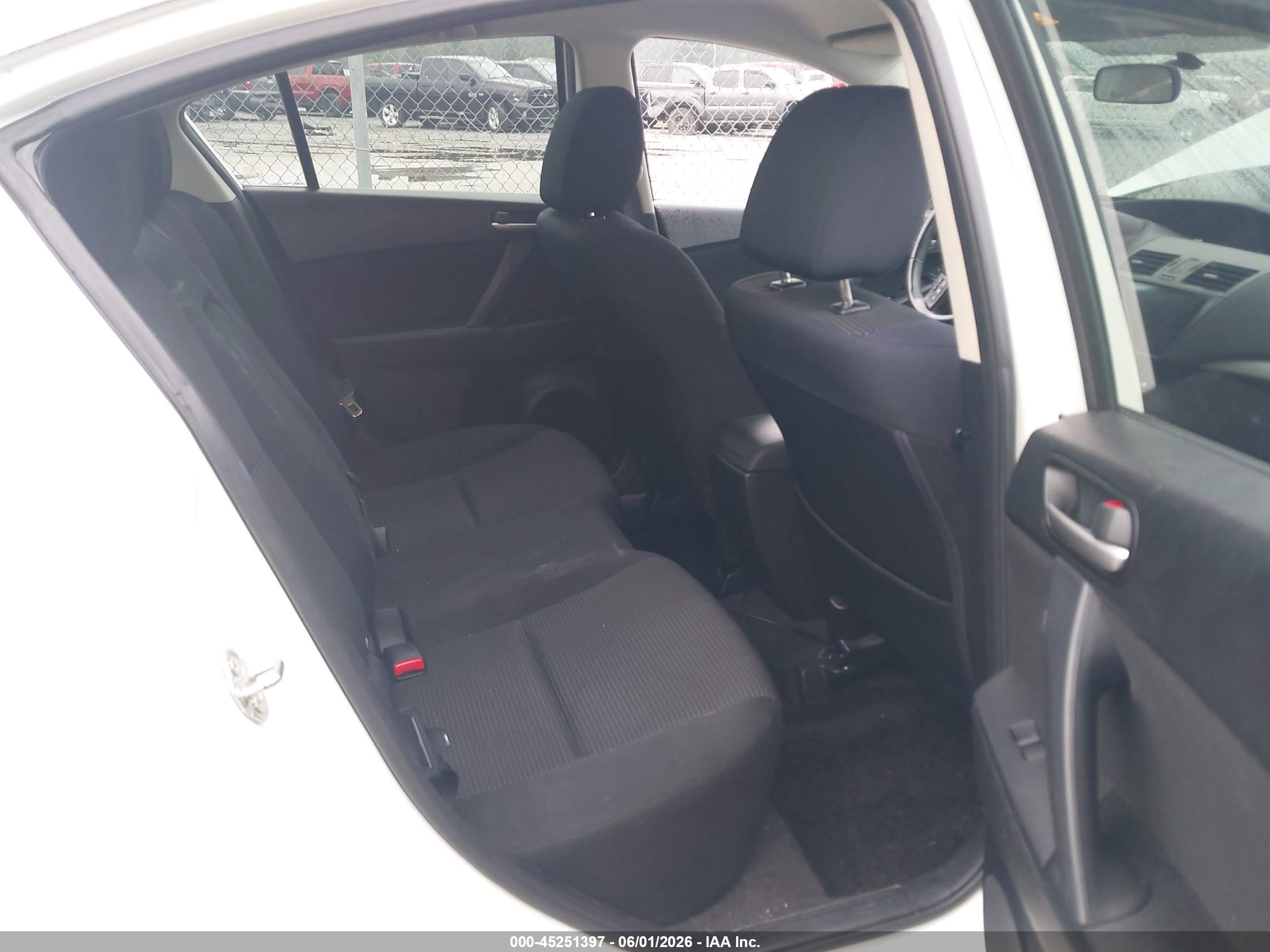 2012 Mazda Mazda3 I Touring White vin: JM1BL1V75C1554967