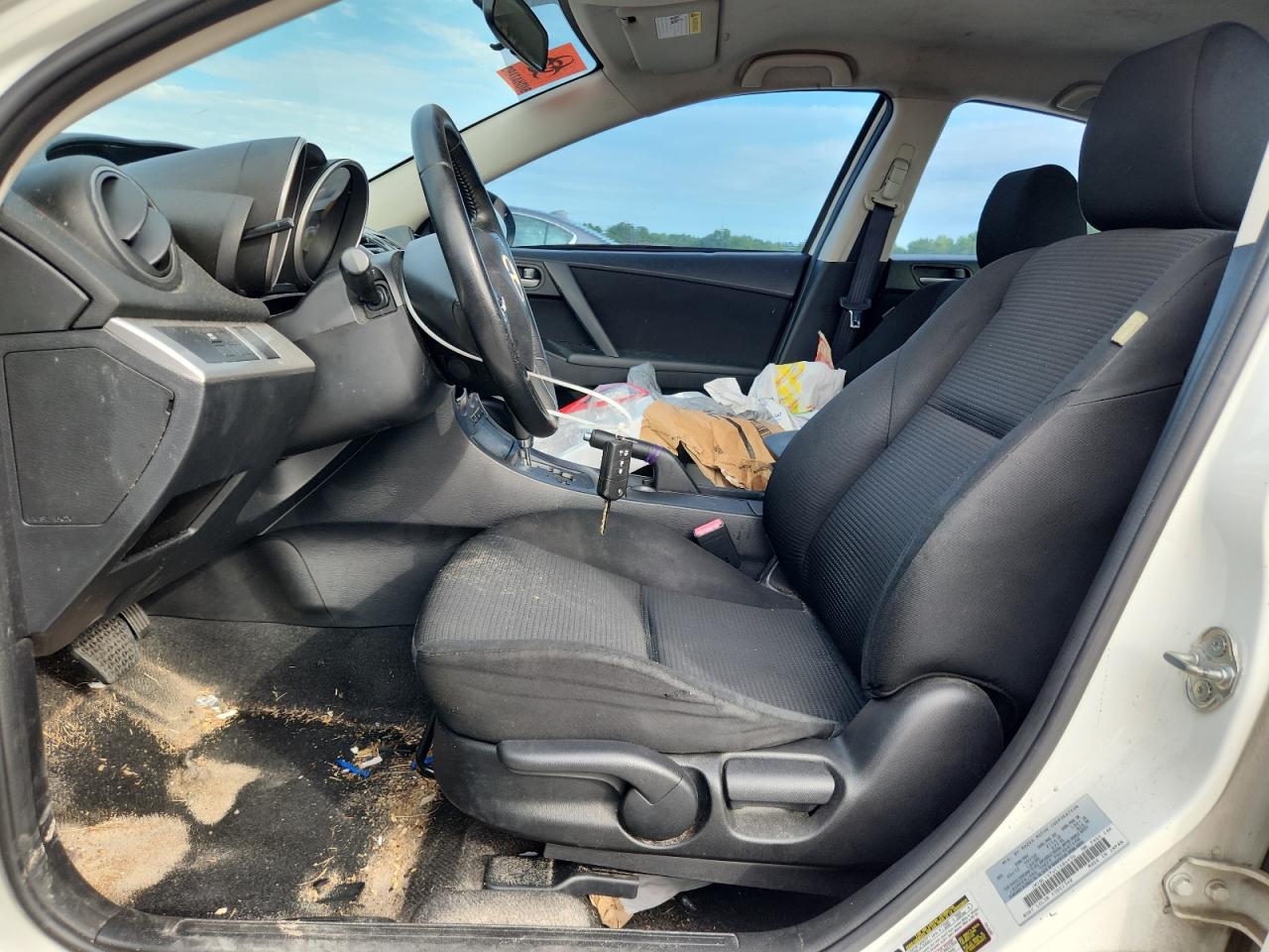 2012 Mazda Mazda3 White vin: JM1BL1V76C1684496