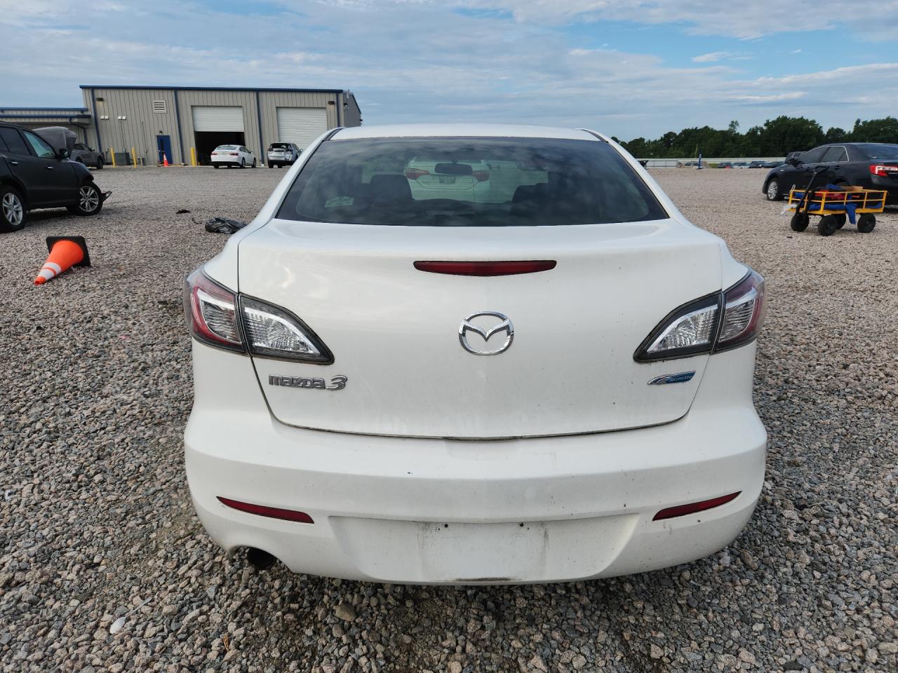 2012 Mazda Mazda3 White vin: JM1BL1V76C1684496