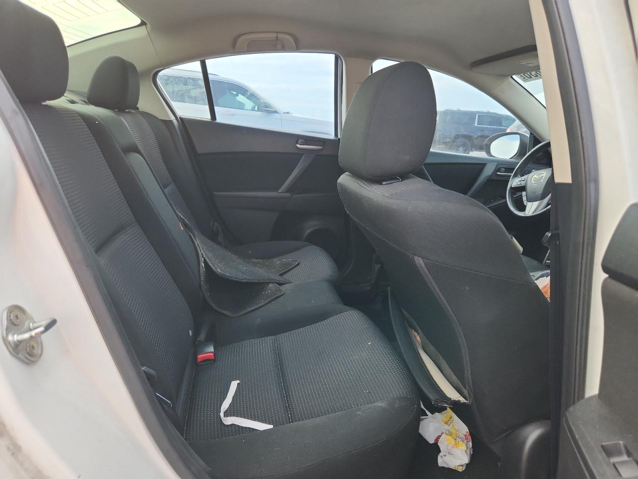 2012 Mazda Mazda3 White vin: JM1BL1V76C1684496