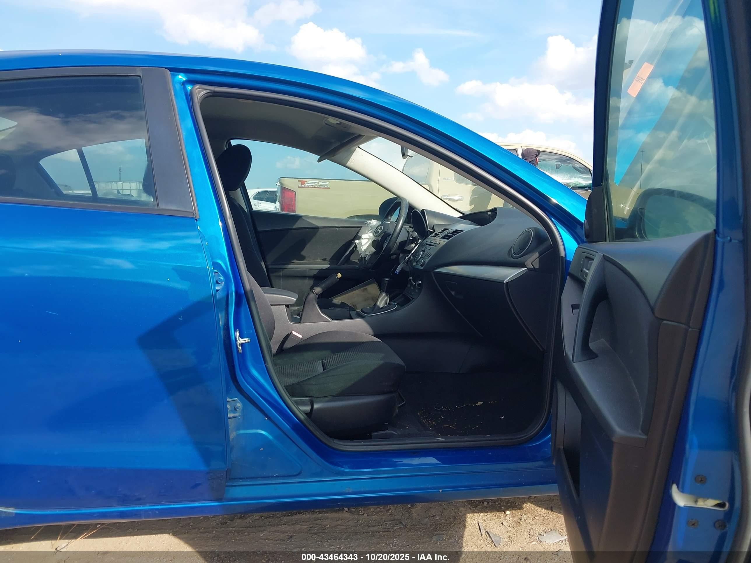 2012 Mazda Mazda3 I Touring Blue vin: JM1BL1V77C1601609