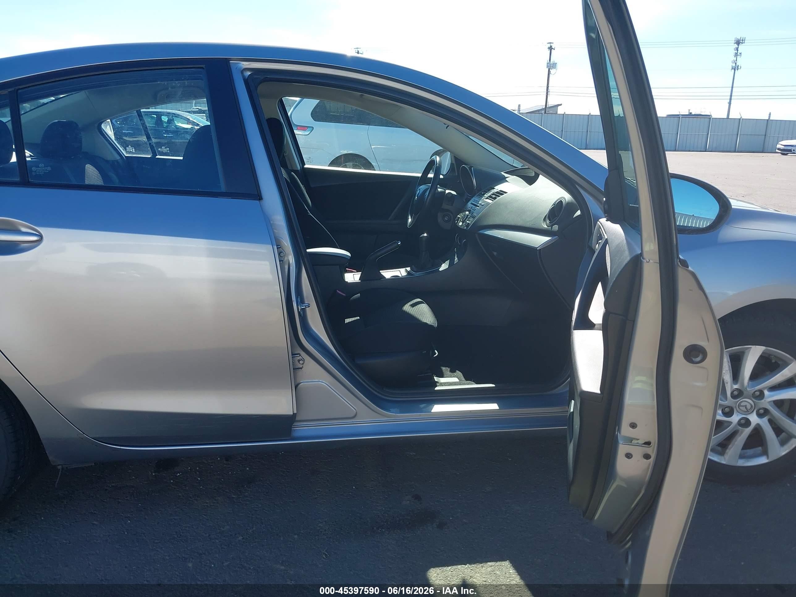 2012 Mazda Mazda3 I Touring Gray vin: JM1BL1V78C1658191