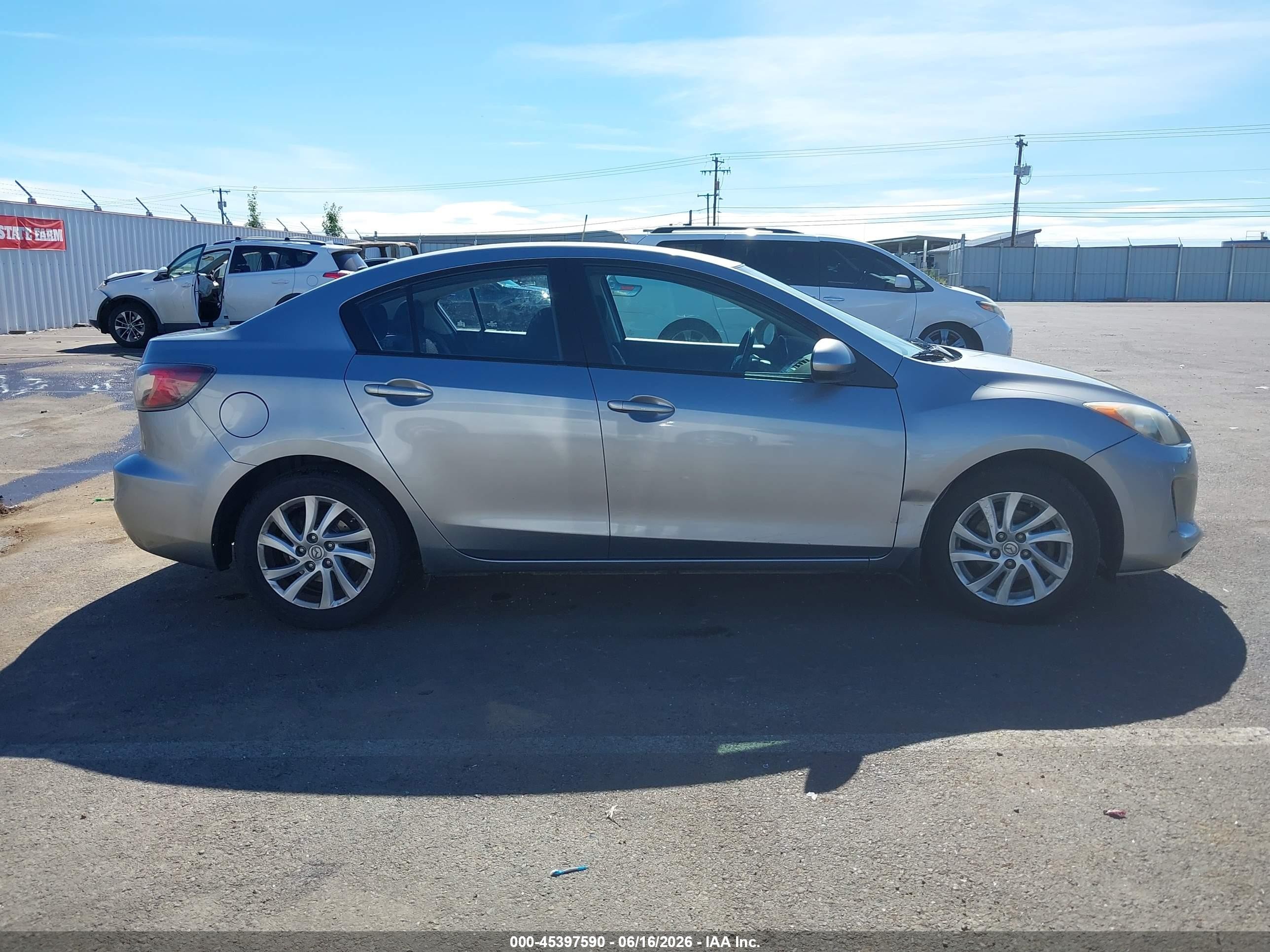 2012 Mazda Mazda3 I Touring Gray vin: JM1BL1V78C1658191