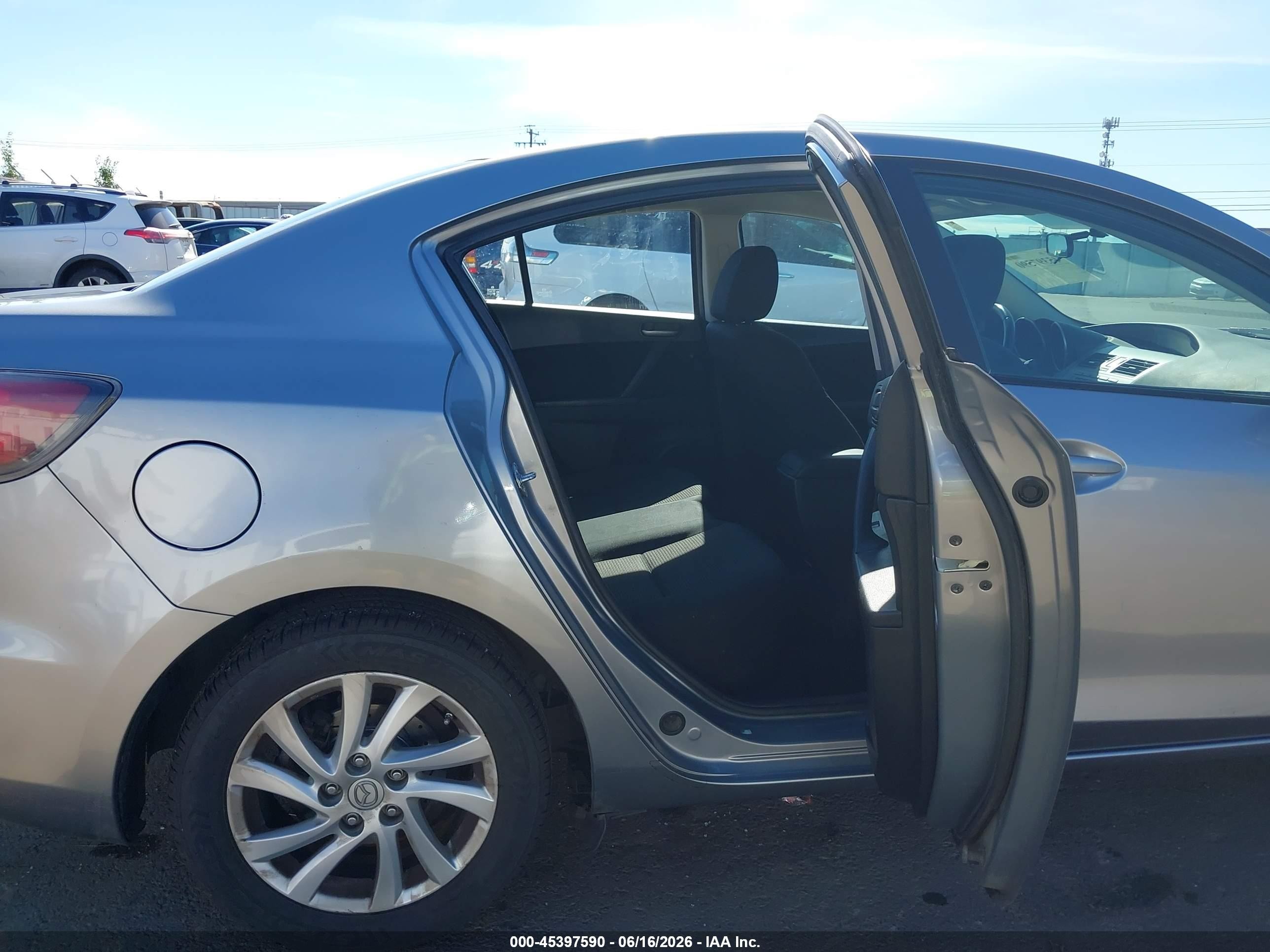 2012 Mazda Mazda3 I Touring Gray vin: JM1BL1V78C1658191