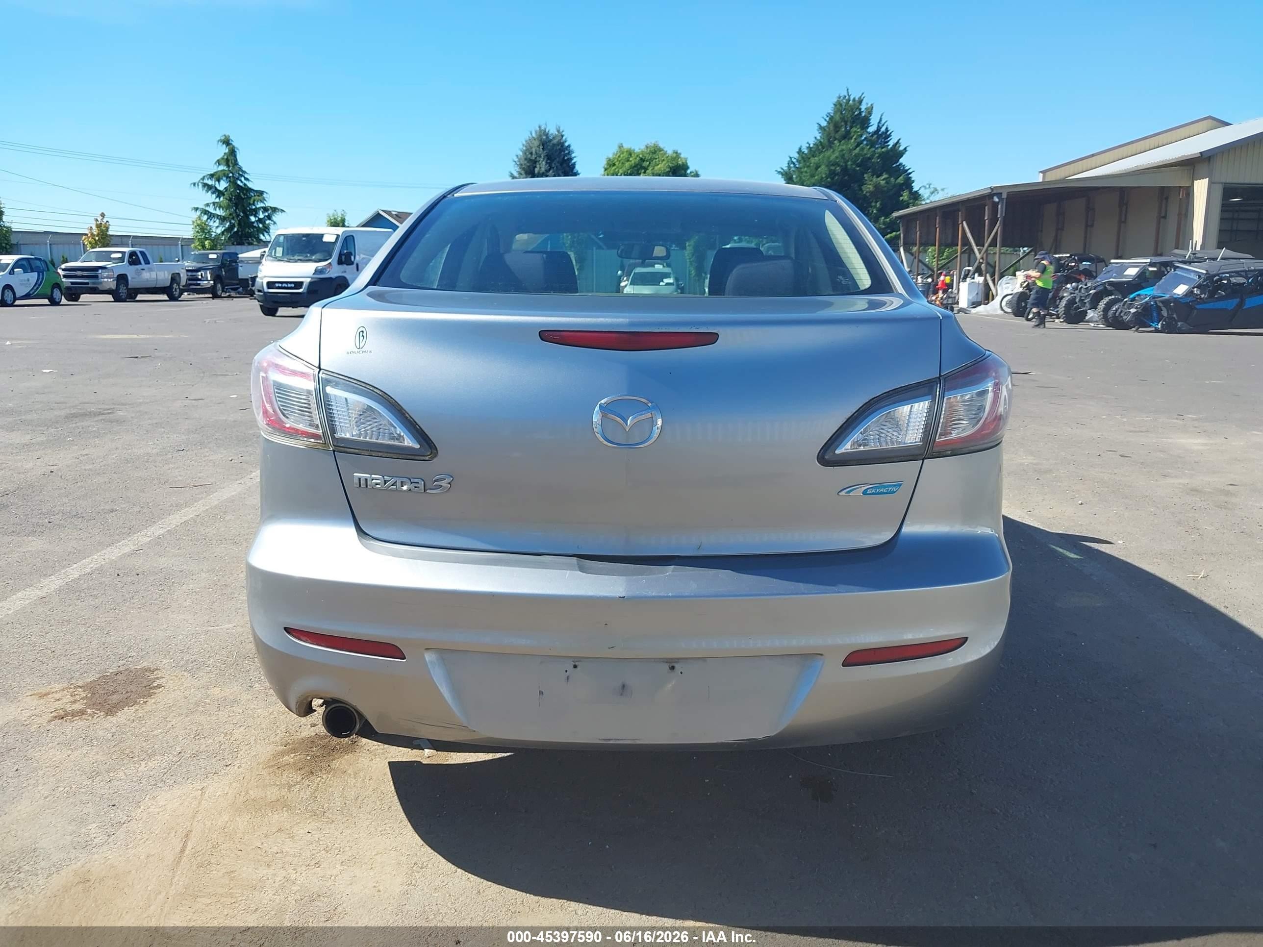 2012 Mazda Mazda3 I Touring Gray vin: JM1BL1V78C1658191
