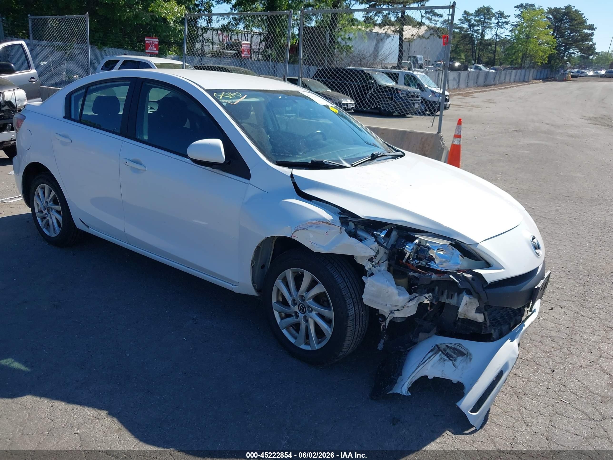 2013 Mazda Mazda3 I Touring Белый vin: JM1BL1V78D1819589