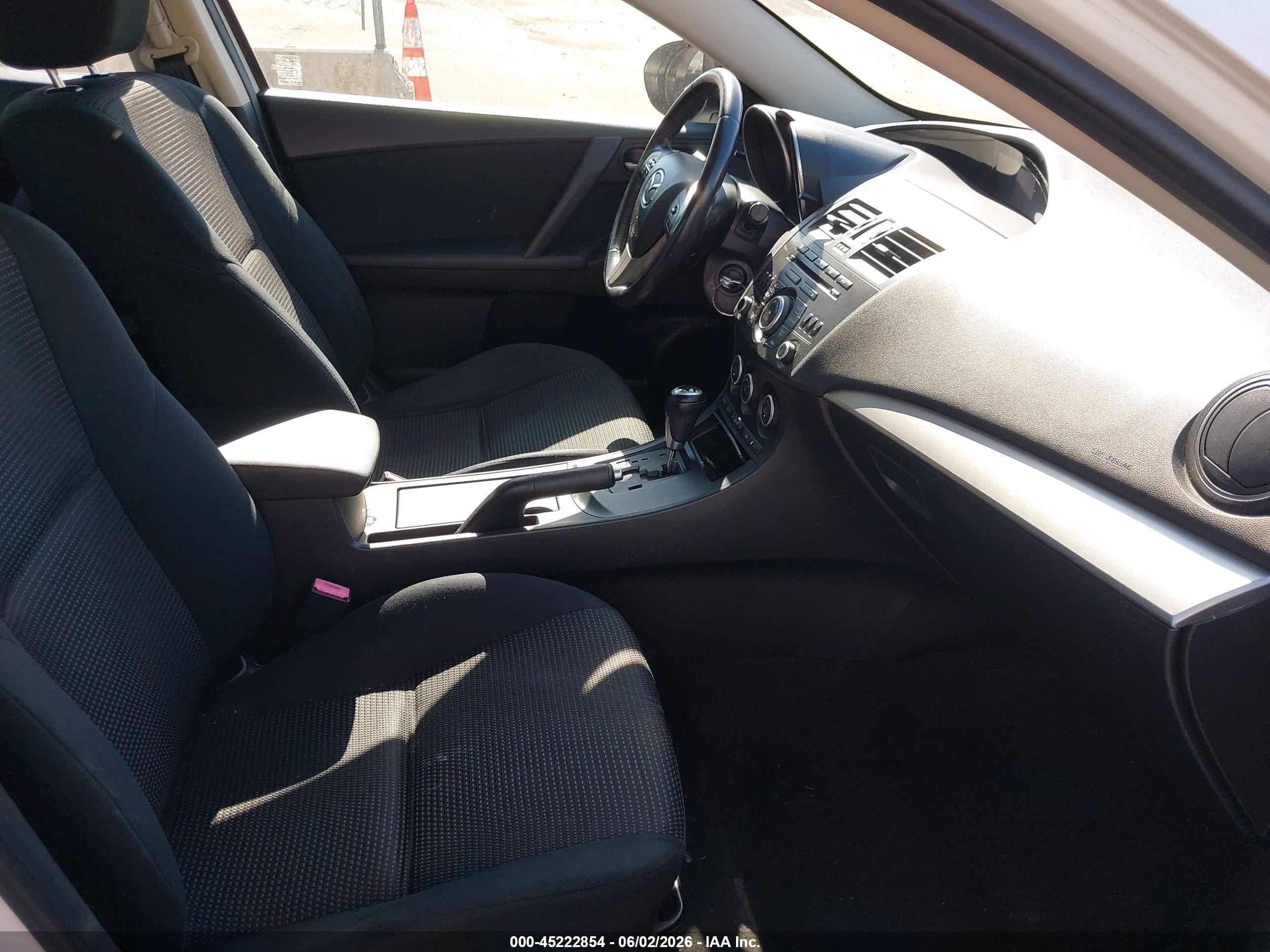 2013 Mazda Mazda3 I Touring Белый vin: JM1BL1V78D1819589