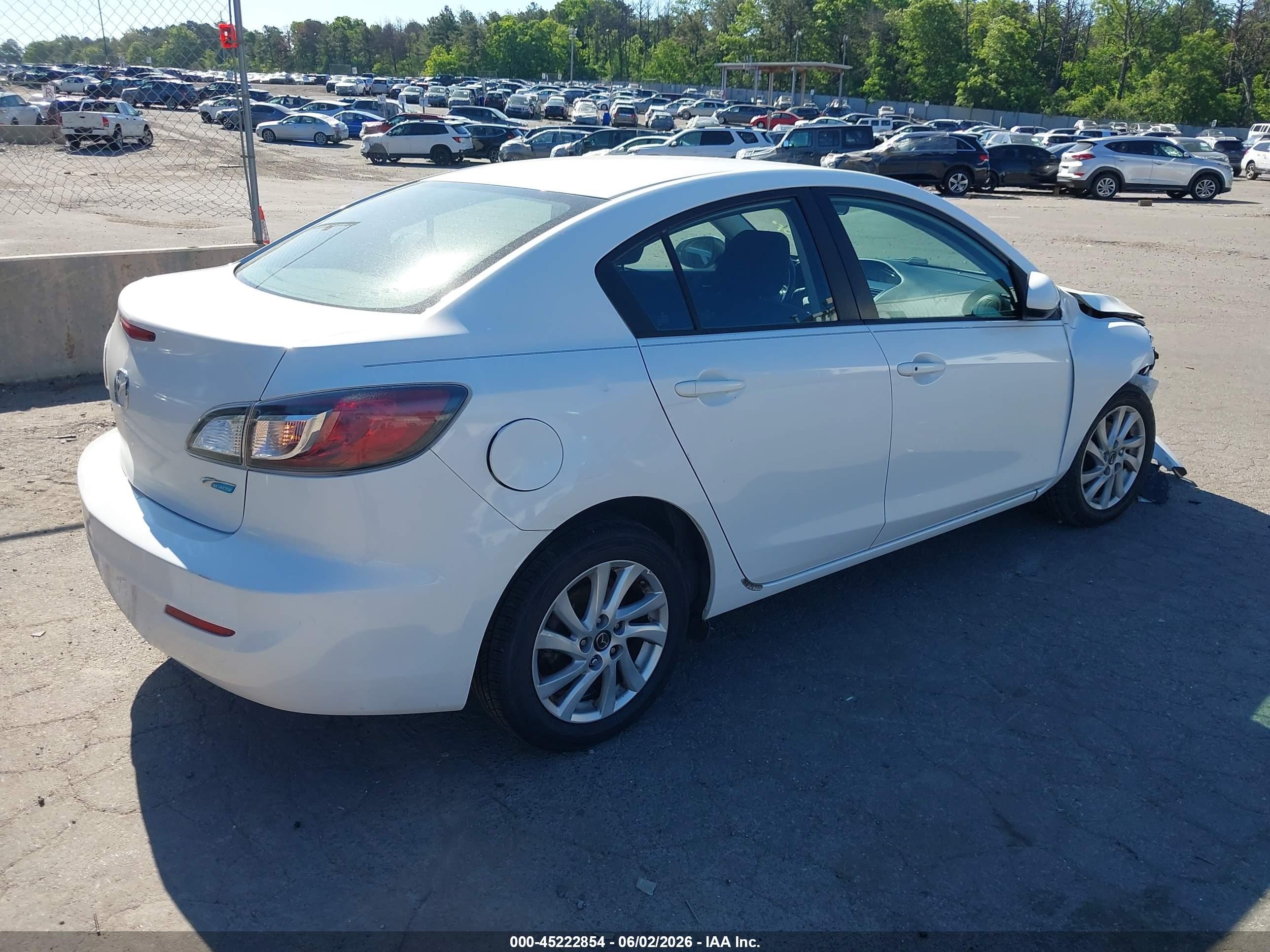 2013 Mazda Mazda3 I Touring Белый vin: JM1BL1V78D1819589