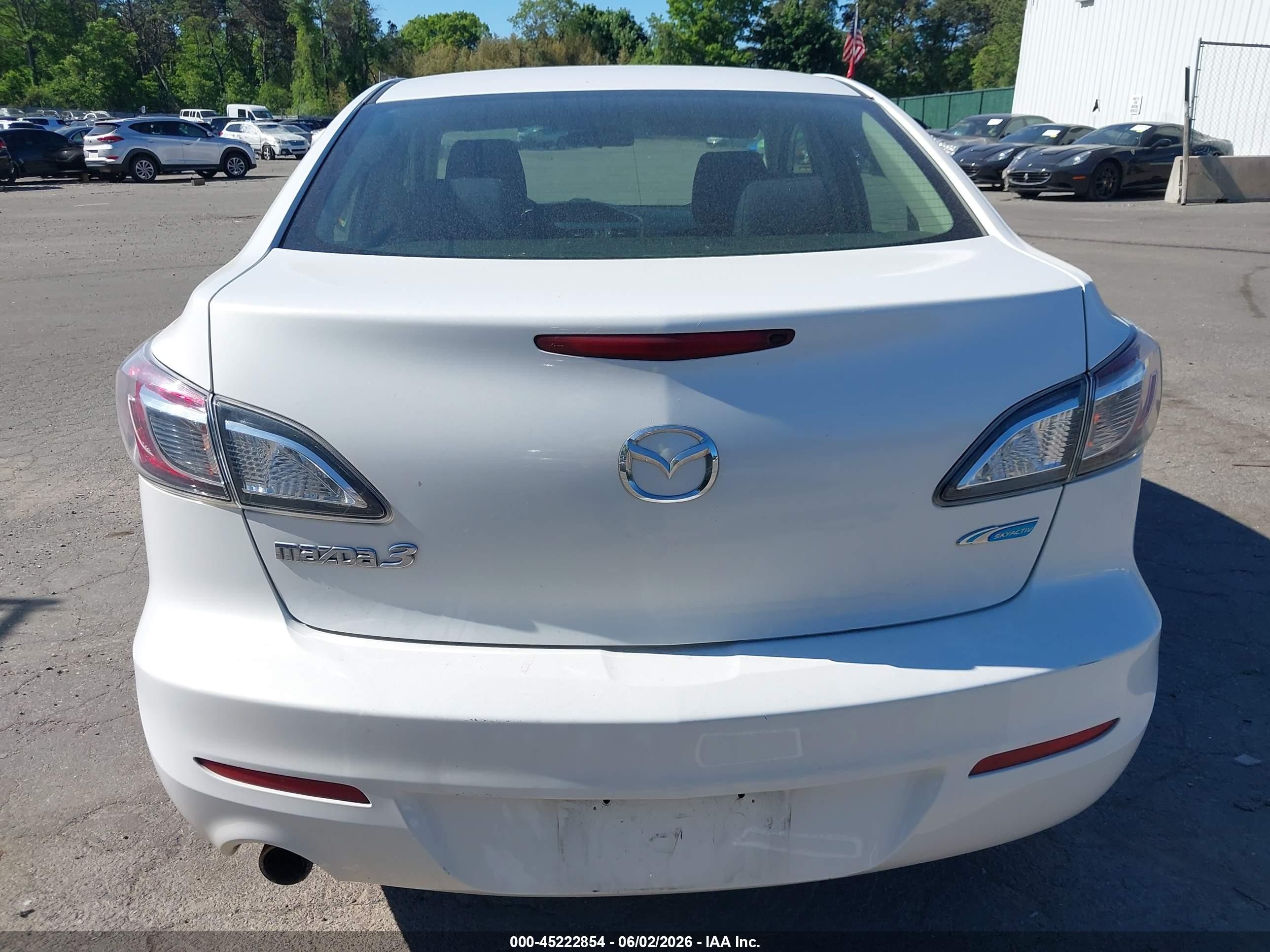 2013 Mazda Mazda3 I Touring Белый vin: JM1BL1V78D1819589
