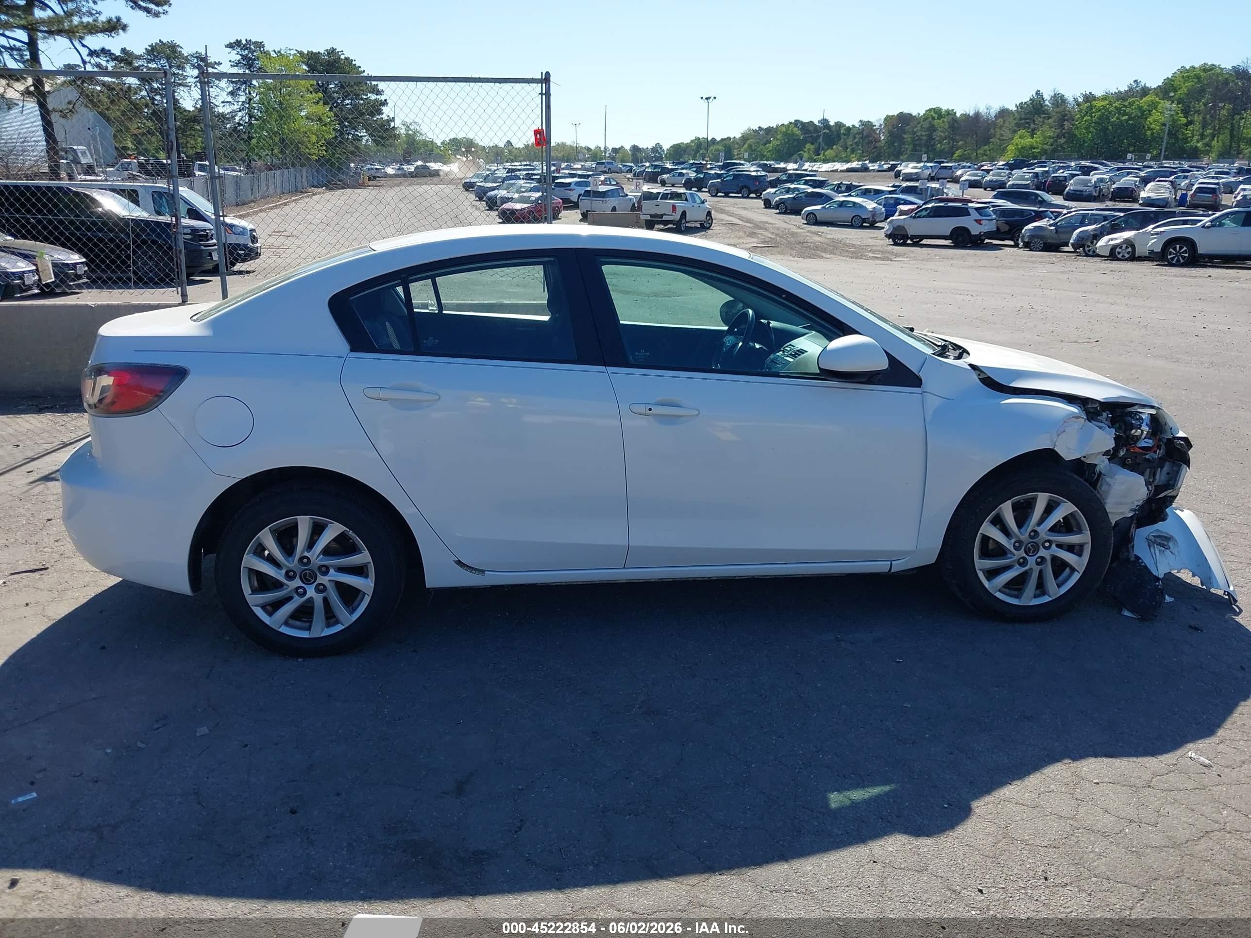 2013 Mazda Mazda3 I Touring Белый vin: JM1BL1V78D1819589