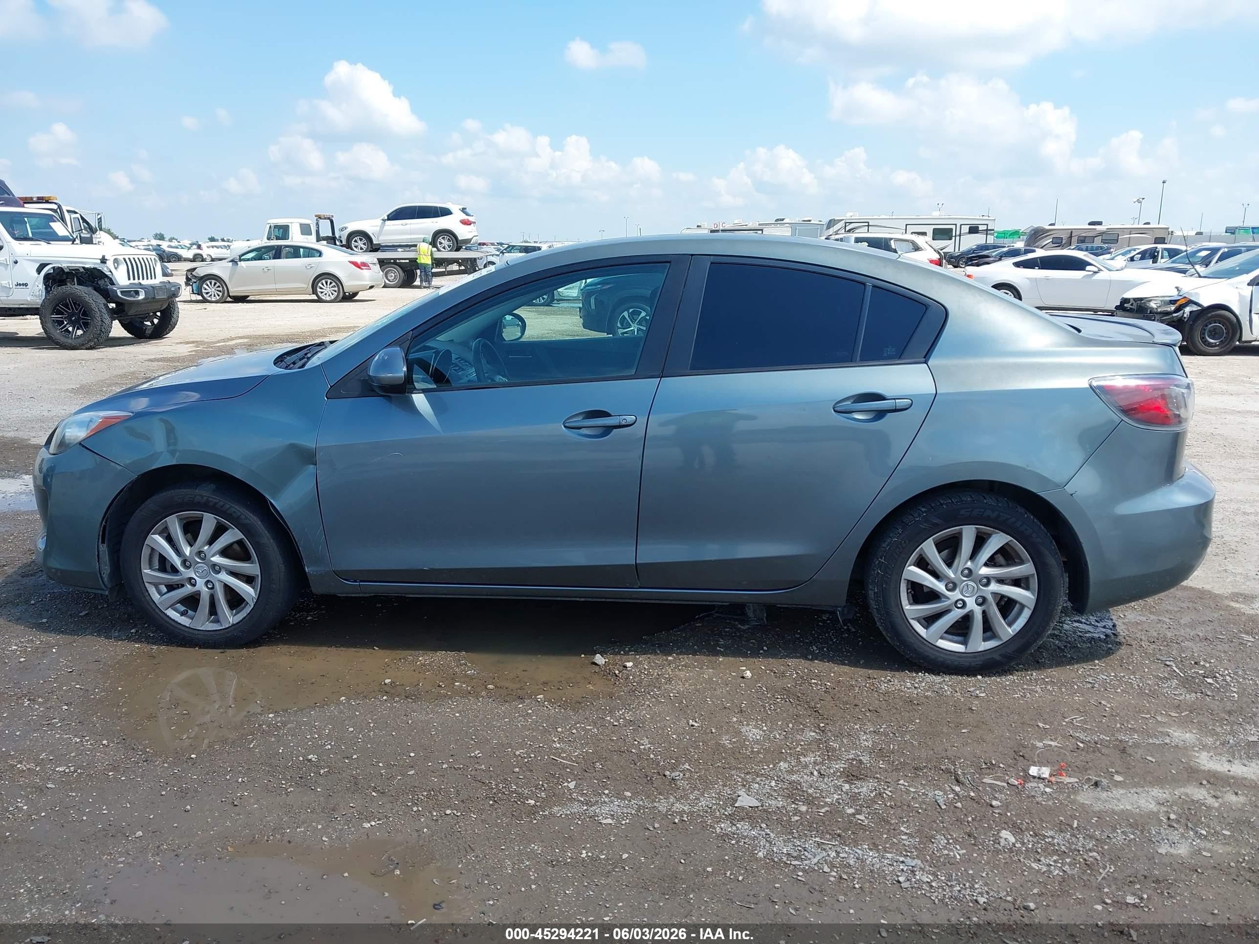 2012 Mazda Mazda3 I Touring Green vin: JM1BL1V79C1663822