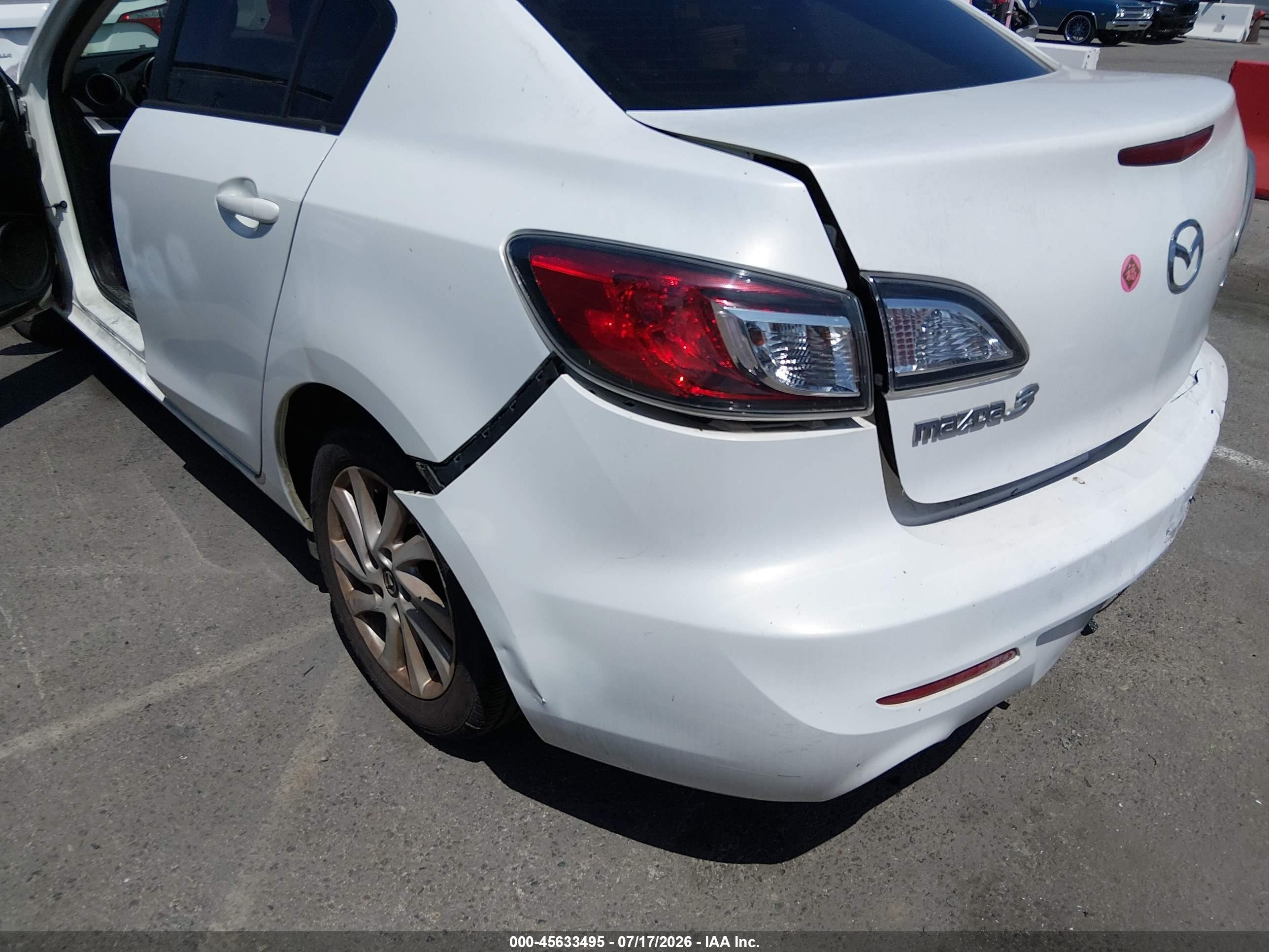 2013 Mazda Mazda3 I Touring Белый vin: JM1BL1V80D1704543
