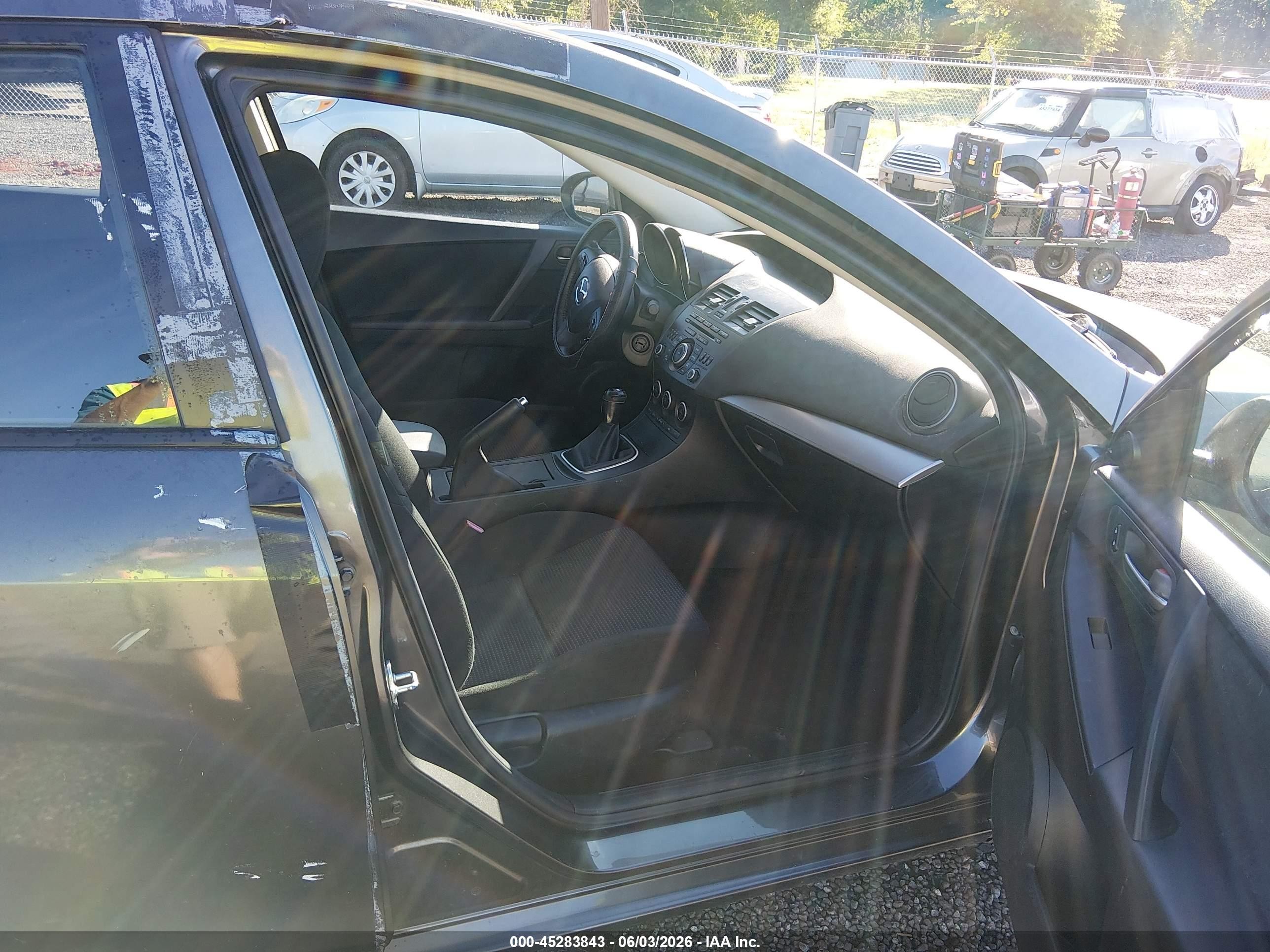 2013 Mazda Mazda3 I Touring Серый vin: JM1BL1V80D1715722