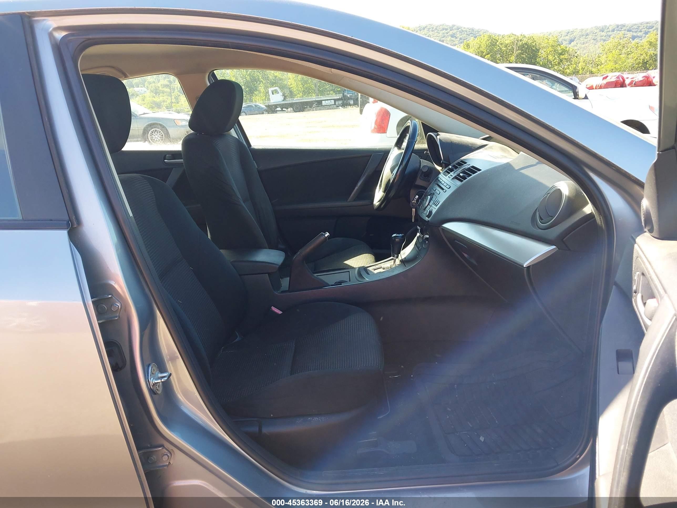 2012 Mazda Mazda3 I Touring Gray vin: JM1BL1V81C1565957