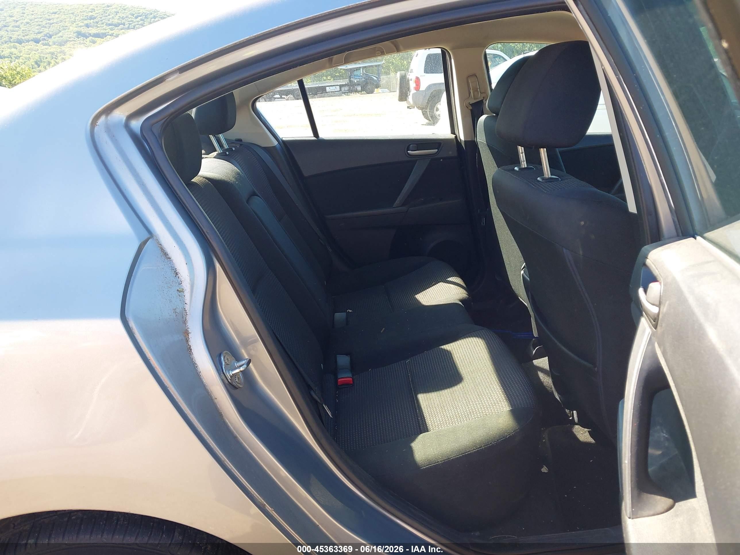2012 Mazda Mazda3 I Touring Gray vin: JM1BL1V81C1565957