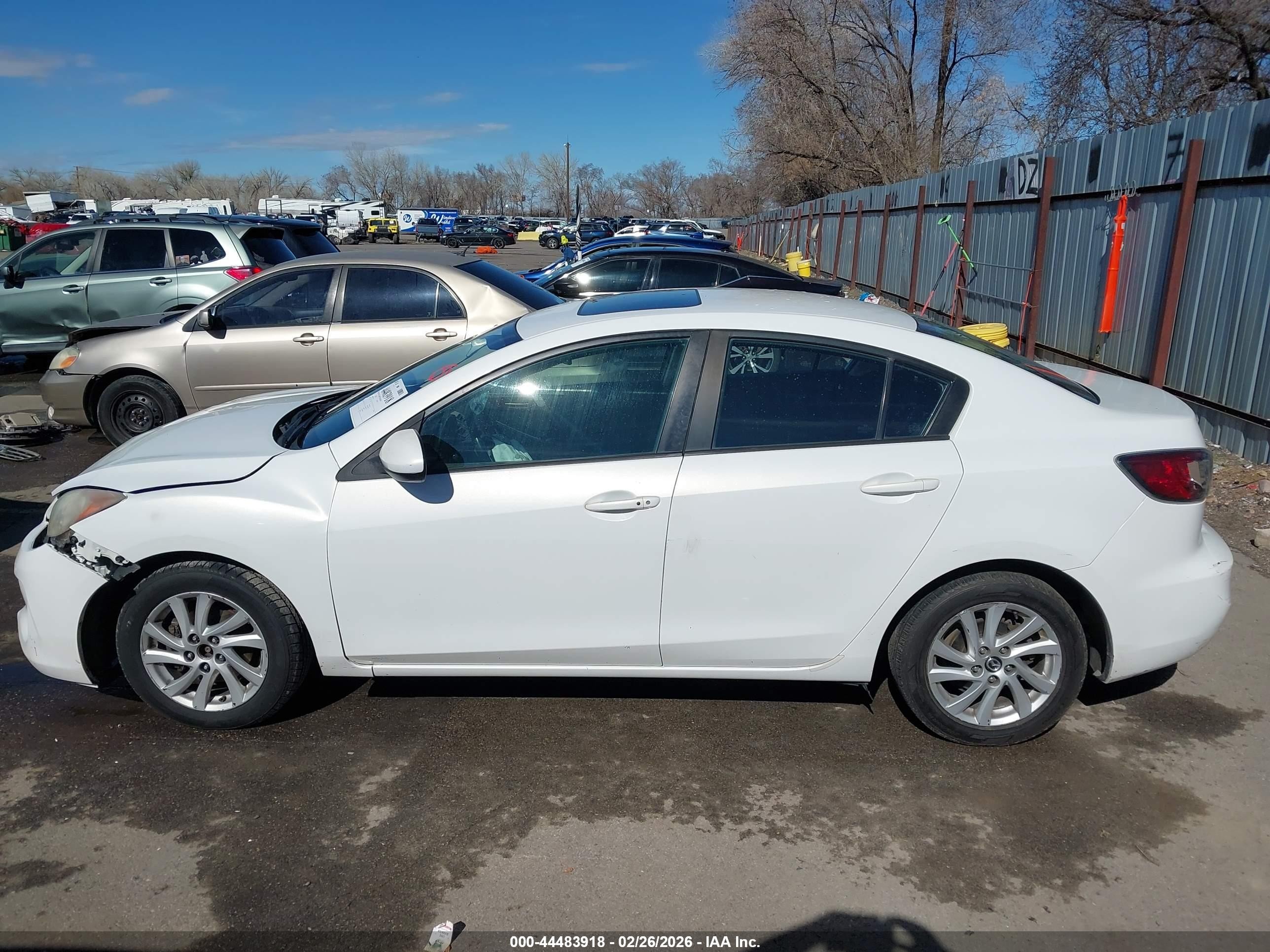 2013 Mazda Mazda3 I Touring Белый vin: JM1BL1V83D1713527