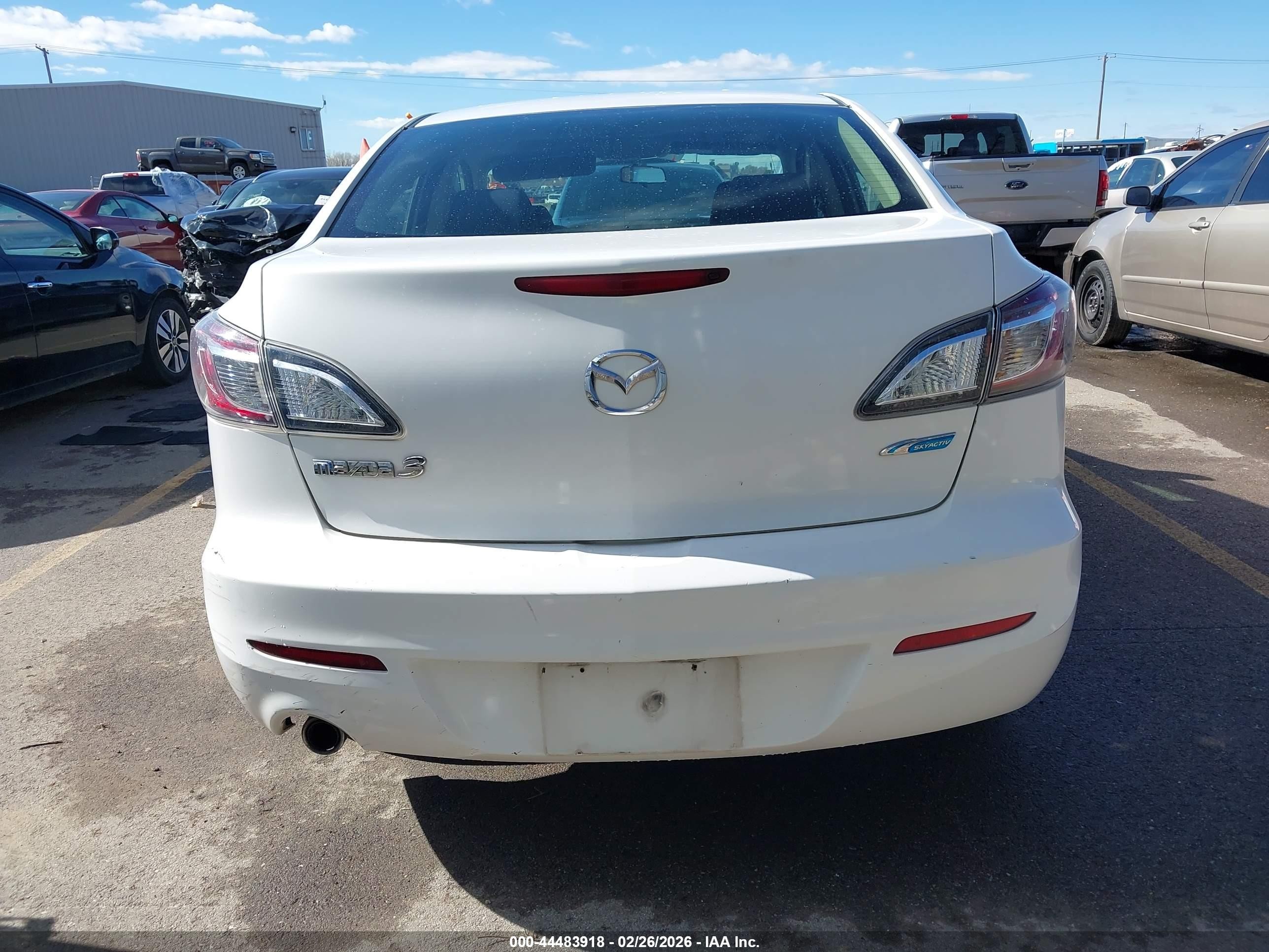 2013 Mazda Mazda3 I Touring Белый vin: JM1BL1V83D1713527
