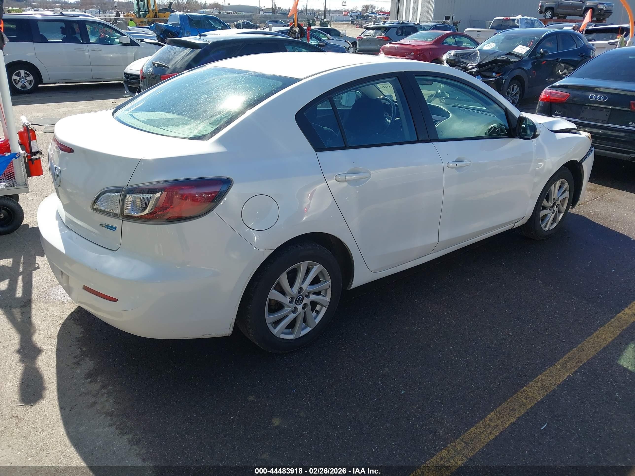 2013 Mazda Mazda3 I Touring Белый vin: JM1BL1V83D1713527