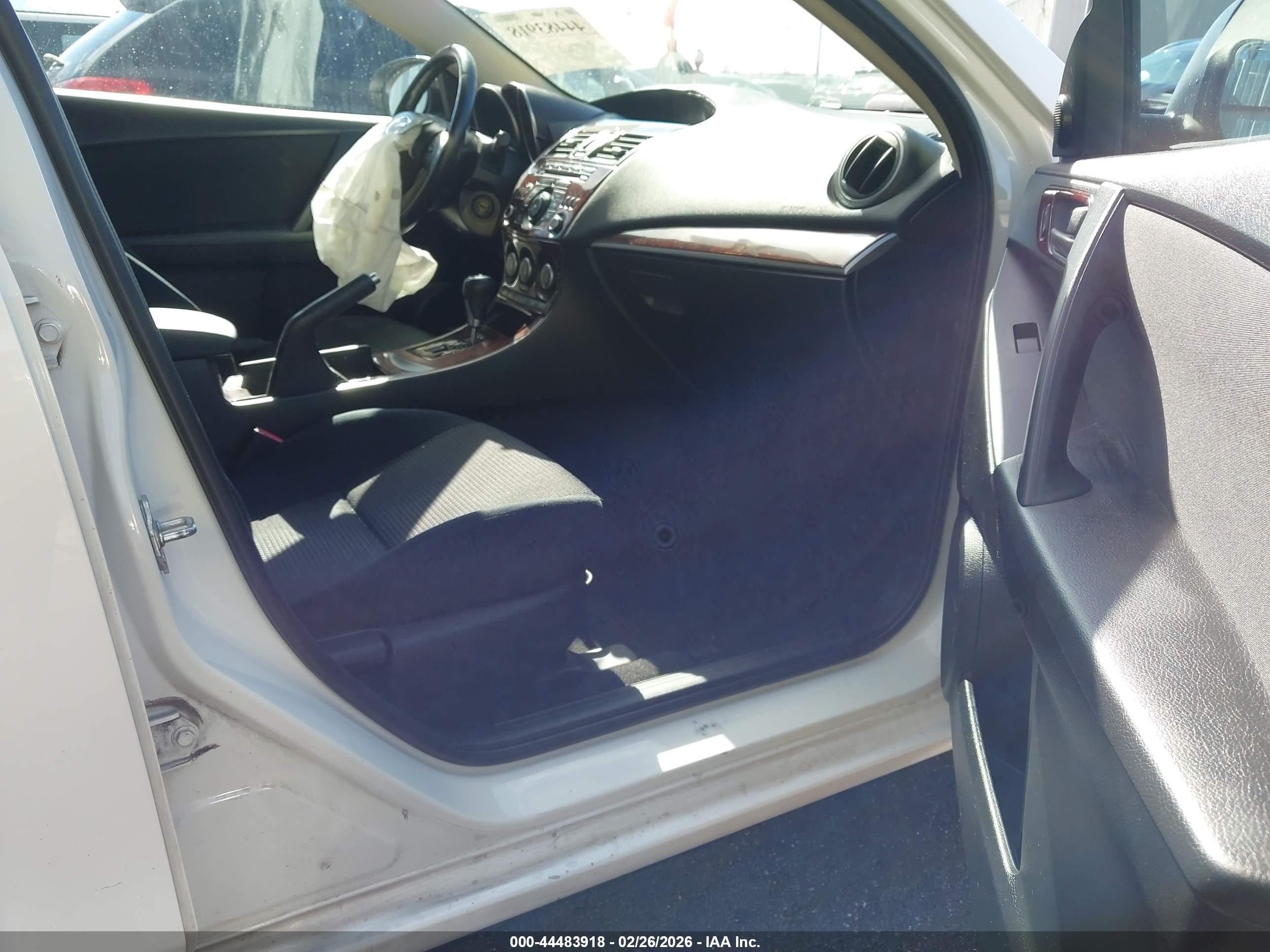 2013 Mazda Mazda3 I Touring Белый vin: JM1BL1V83D1713527