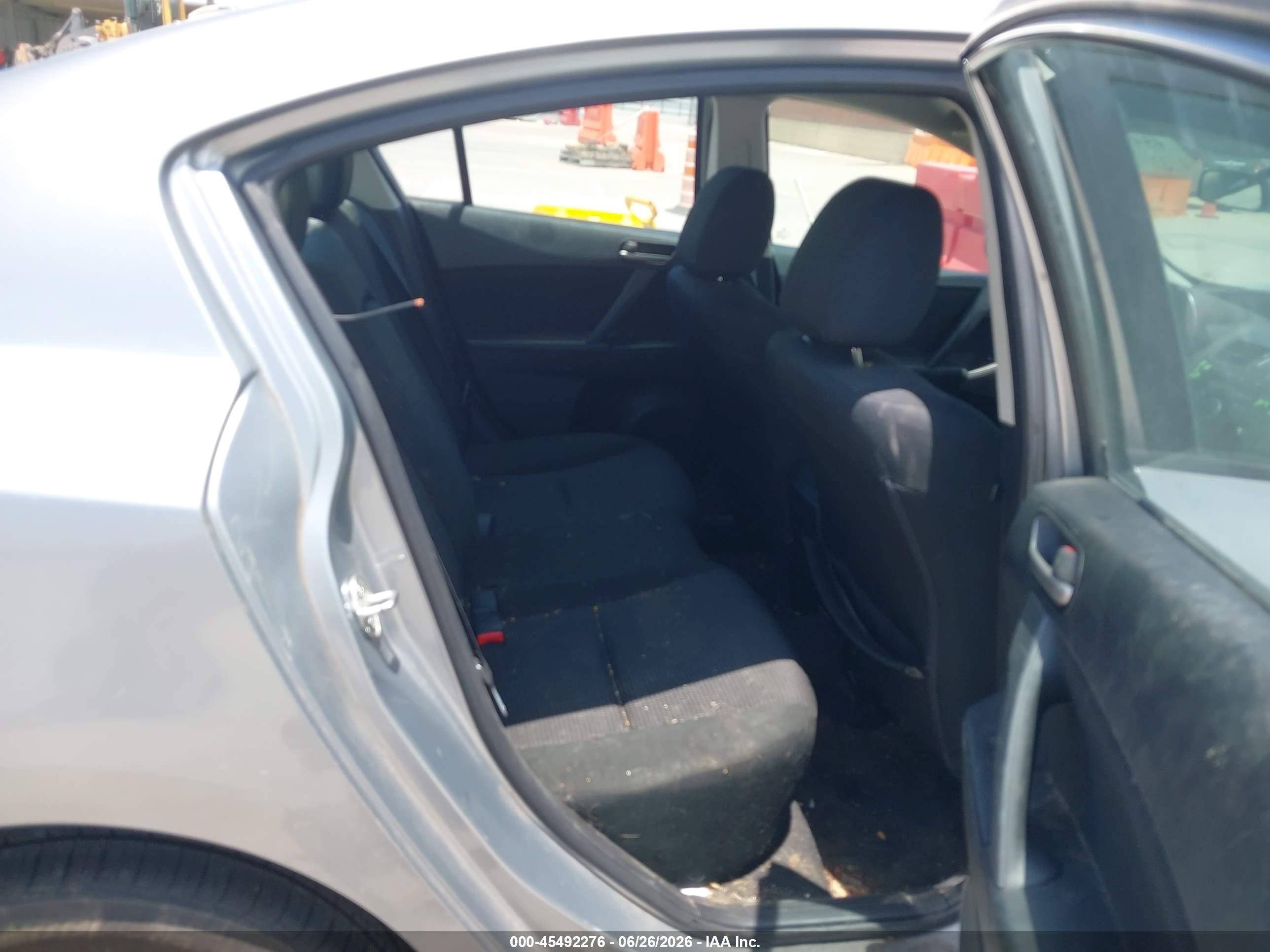 2012 Mazda Mazda3 I Touring Silver vin: JM1BL1V87C1685410