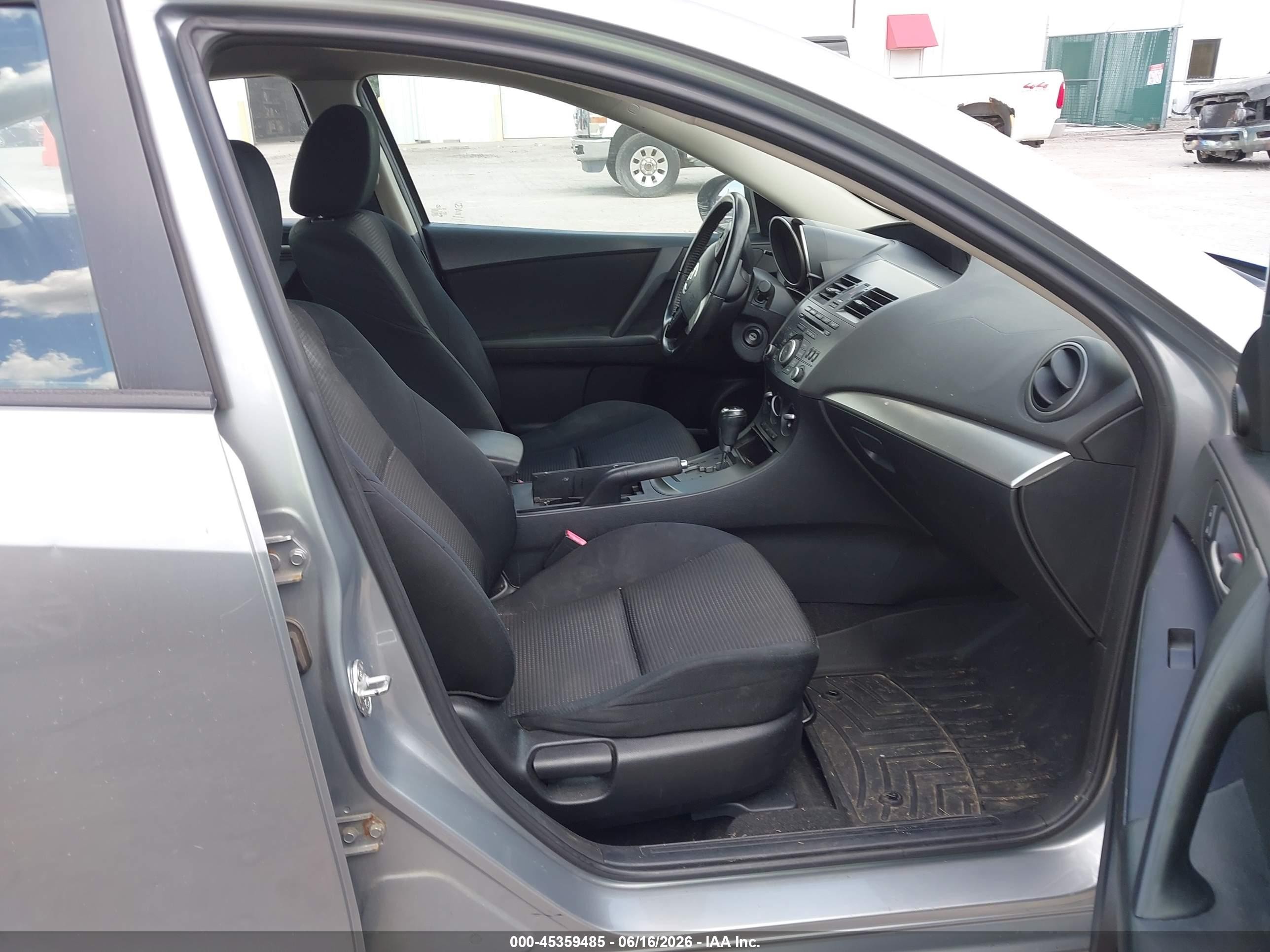 2012 Mazda Mazda3 I Touring Silver vin: JM1BL1V88C1652481