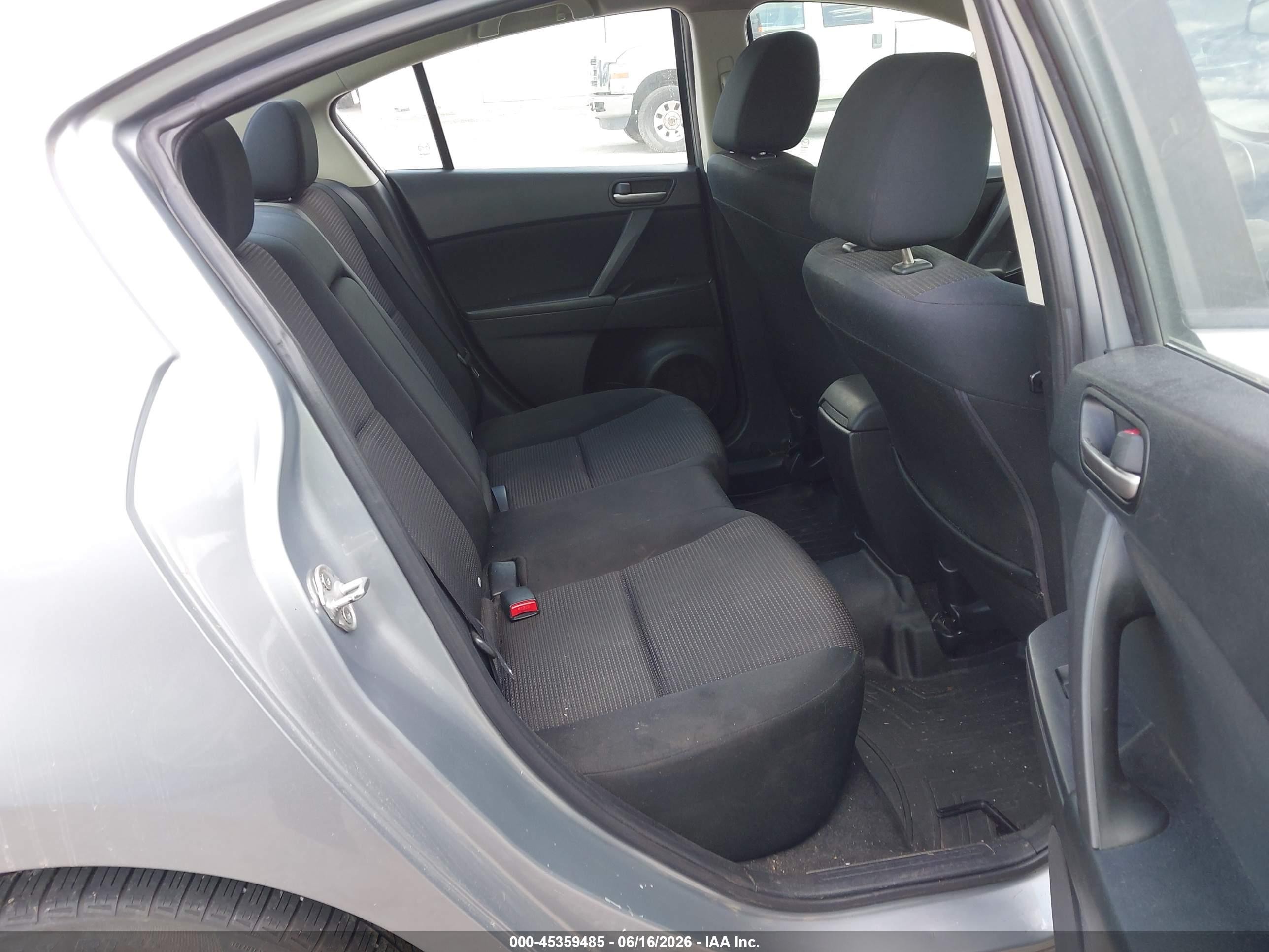 2012 Mazda Mazda3 I Touring Silver vin: JM1BL1V88C1652481