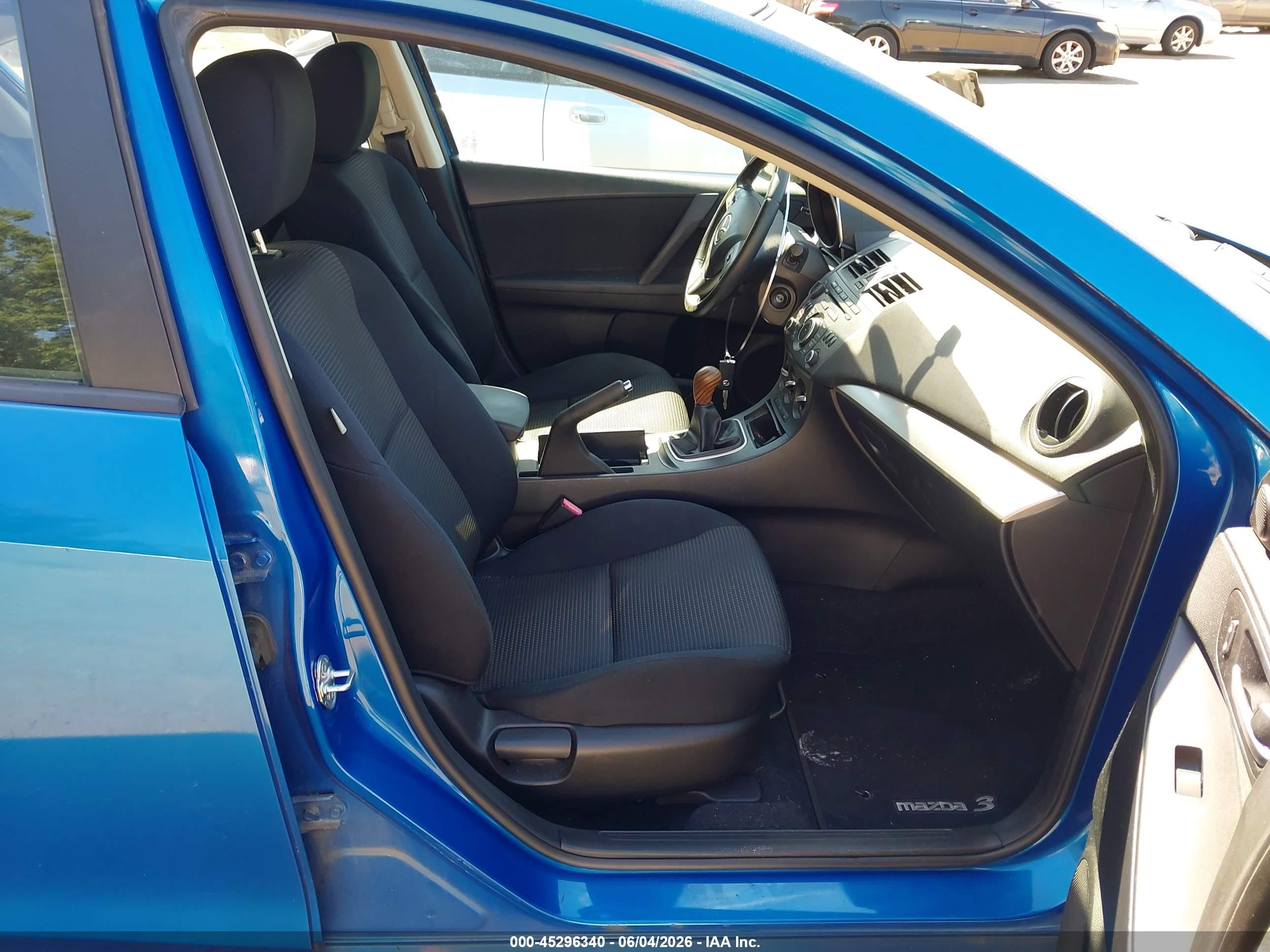 2012 Mazda Mazda3 I Touring Blue vin: JM1BL1V89C1652344