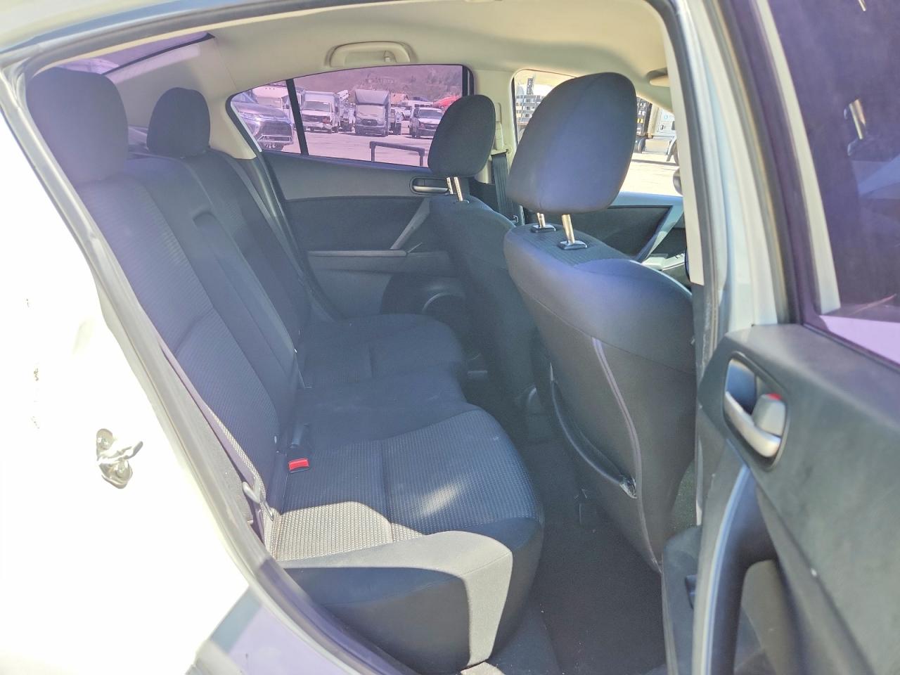 2013 Mazda 3 I White vin: JM1BL1V89D1709076