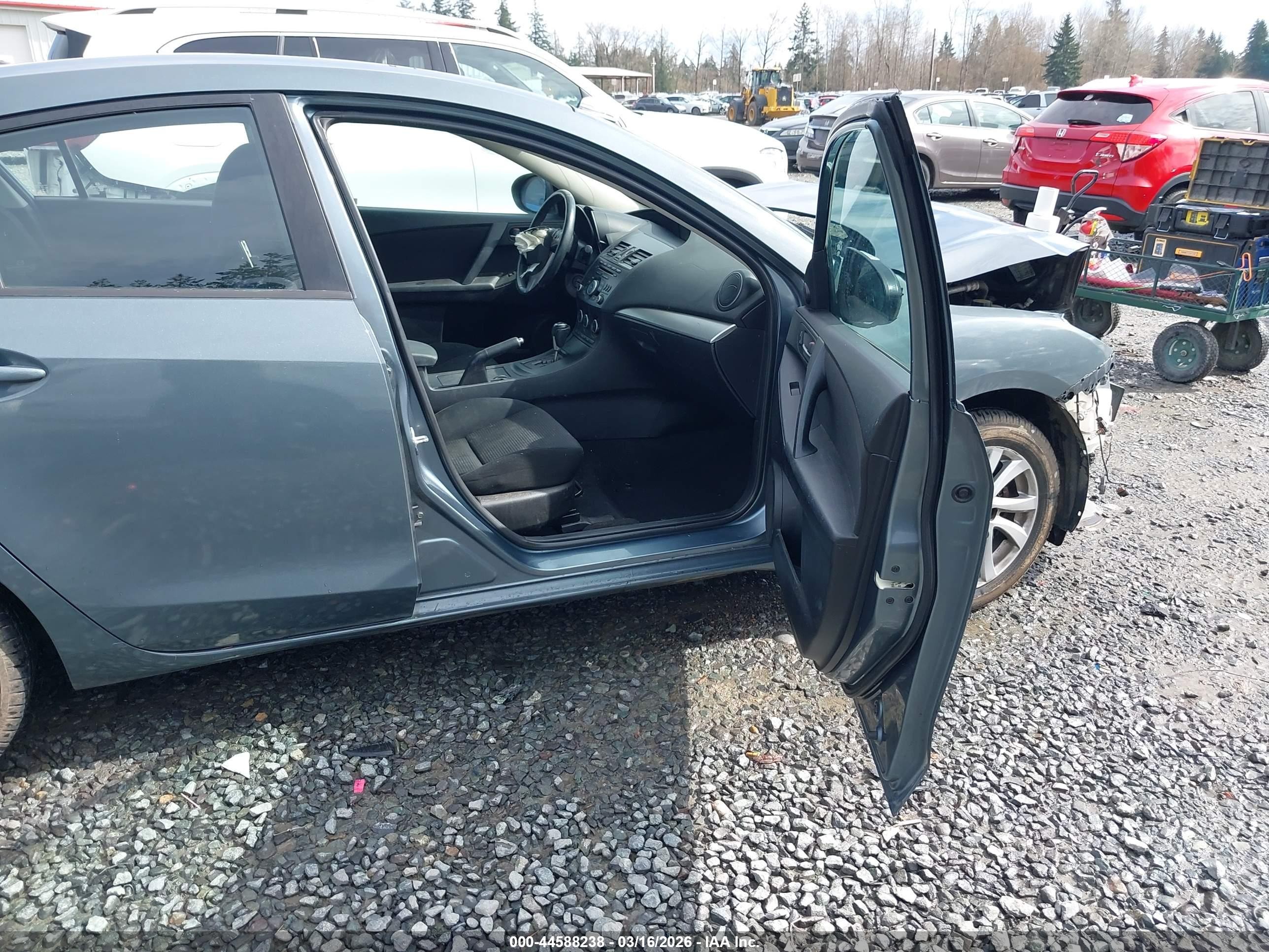 2013 Mazda Mazda3 I Touring Blue vin: JM1BL1V89D1710051