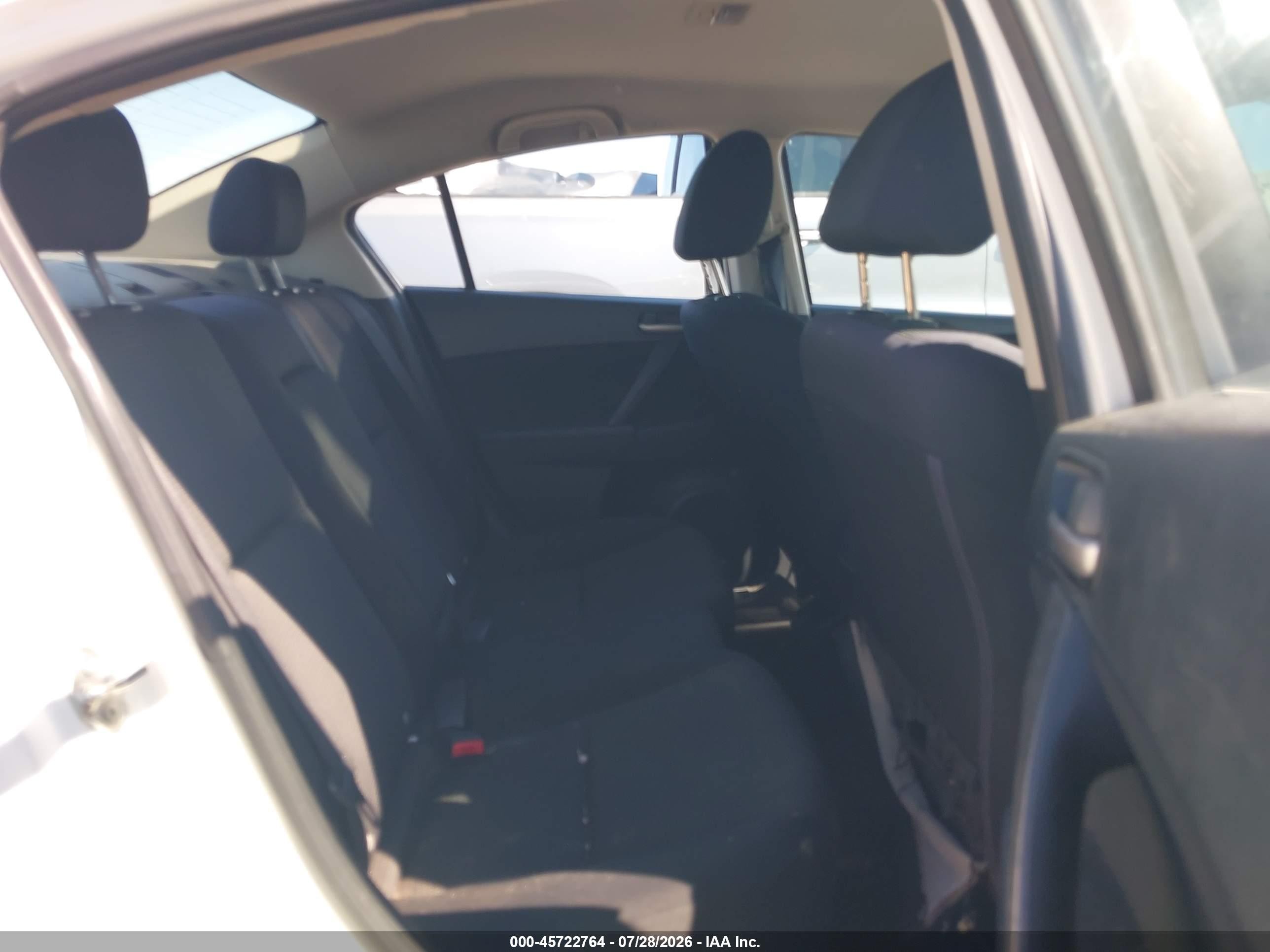 2012 Mazda Mazda3 I Touring White vin: JM1BL1V8XC1579193