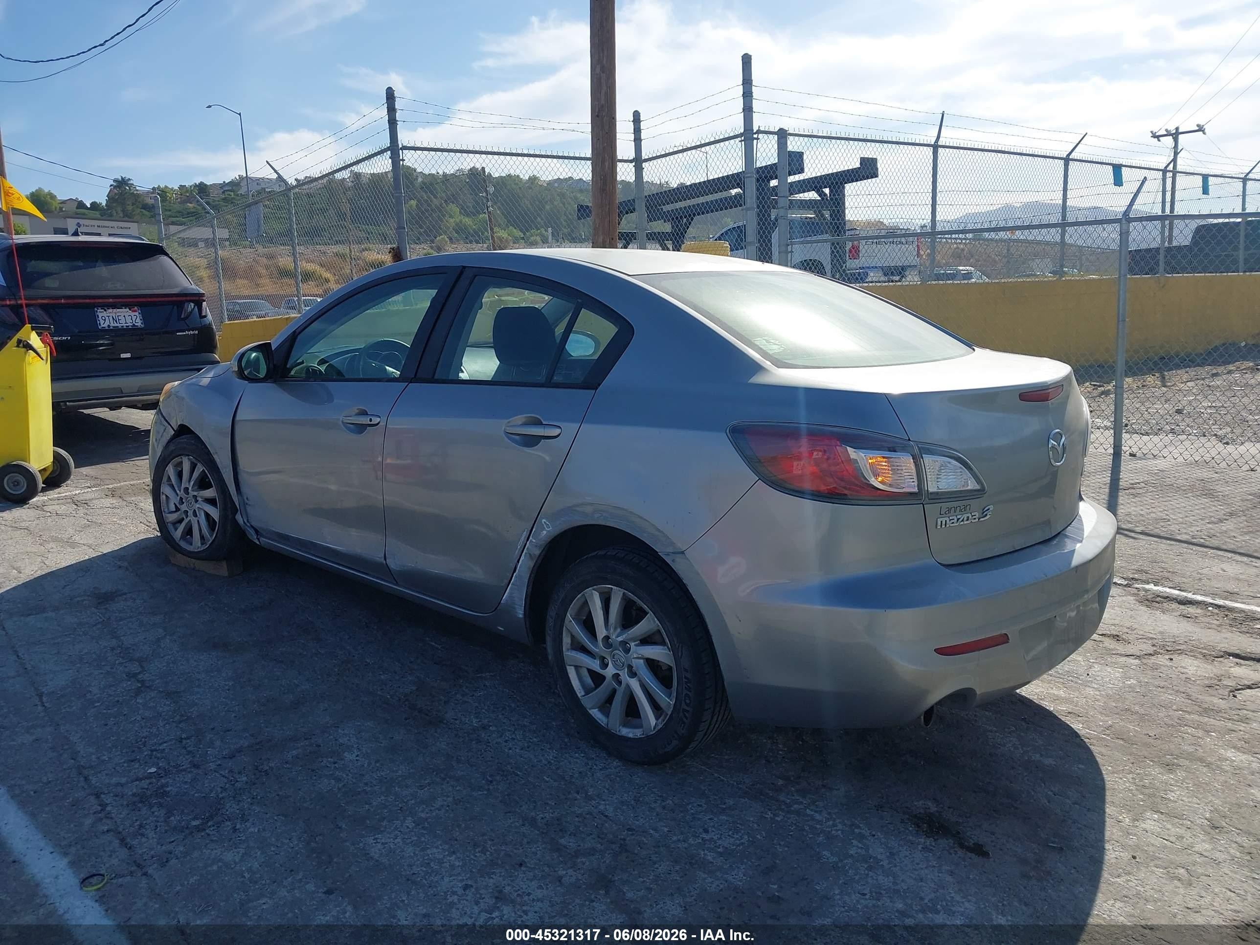 2012 Mazda Mazda3 I Touring Silver vin: JM1BL1V8XC1601063